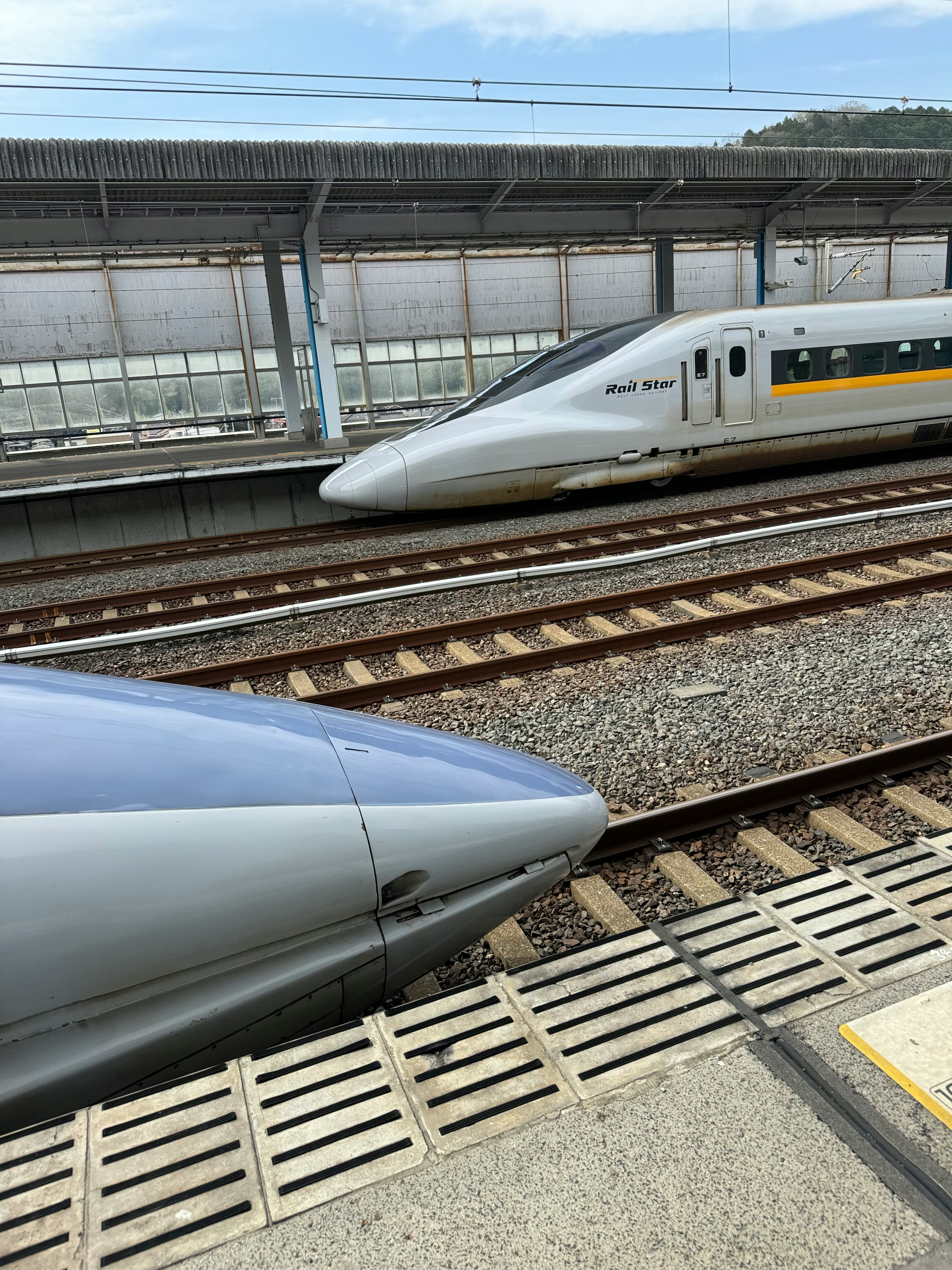 Trenes Shinkansen Serie 500 y Rail Star en servicio « Kodama »