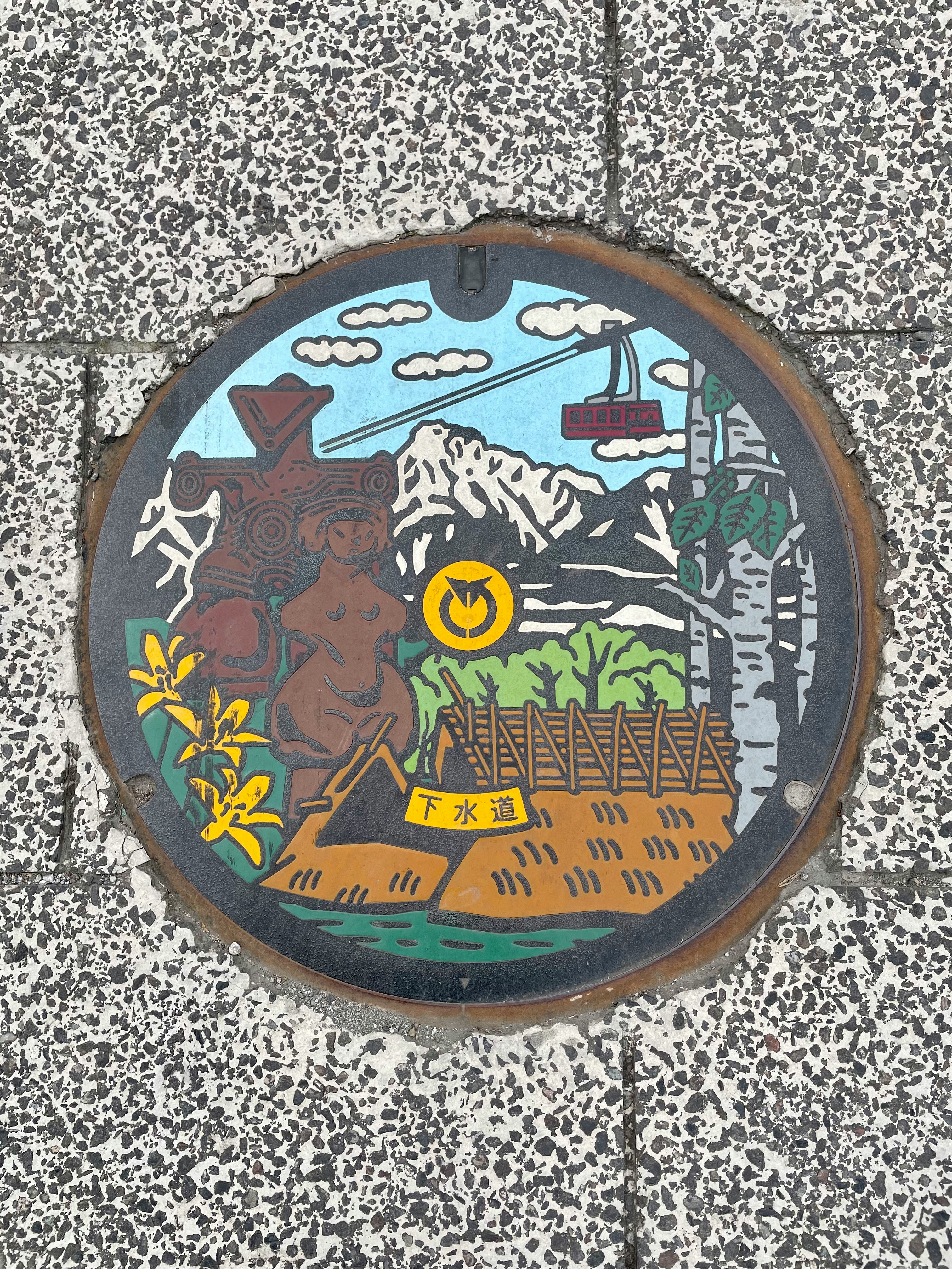 墙面上的圆形井盖风格自然主题图案