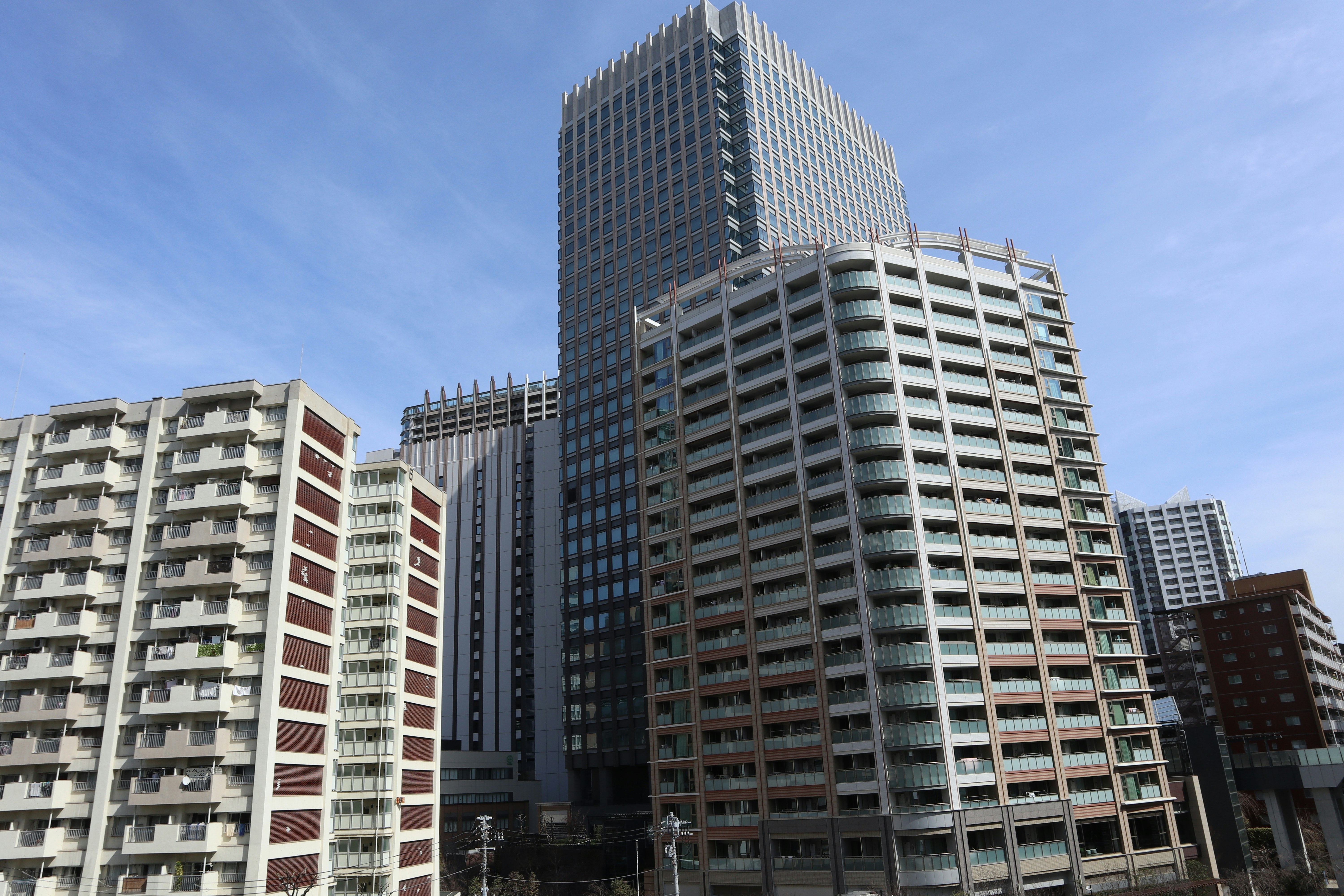 高層ビルが立ち並ぶ都市の街並み