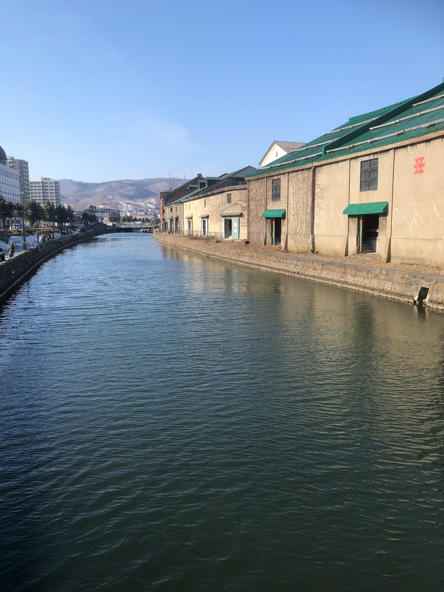 Vista del canal con almacenes históricos