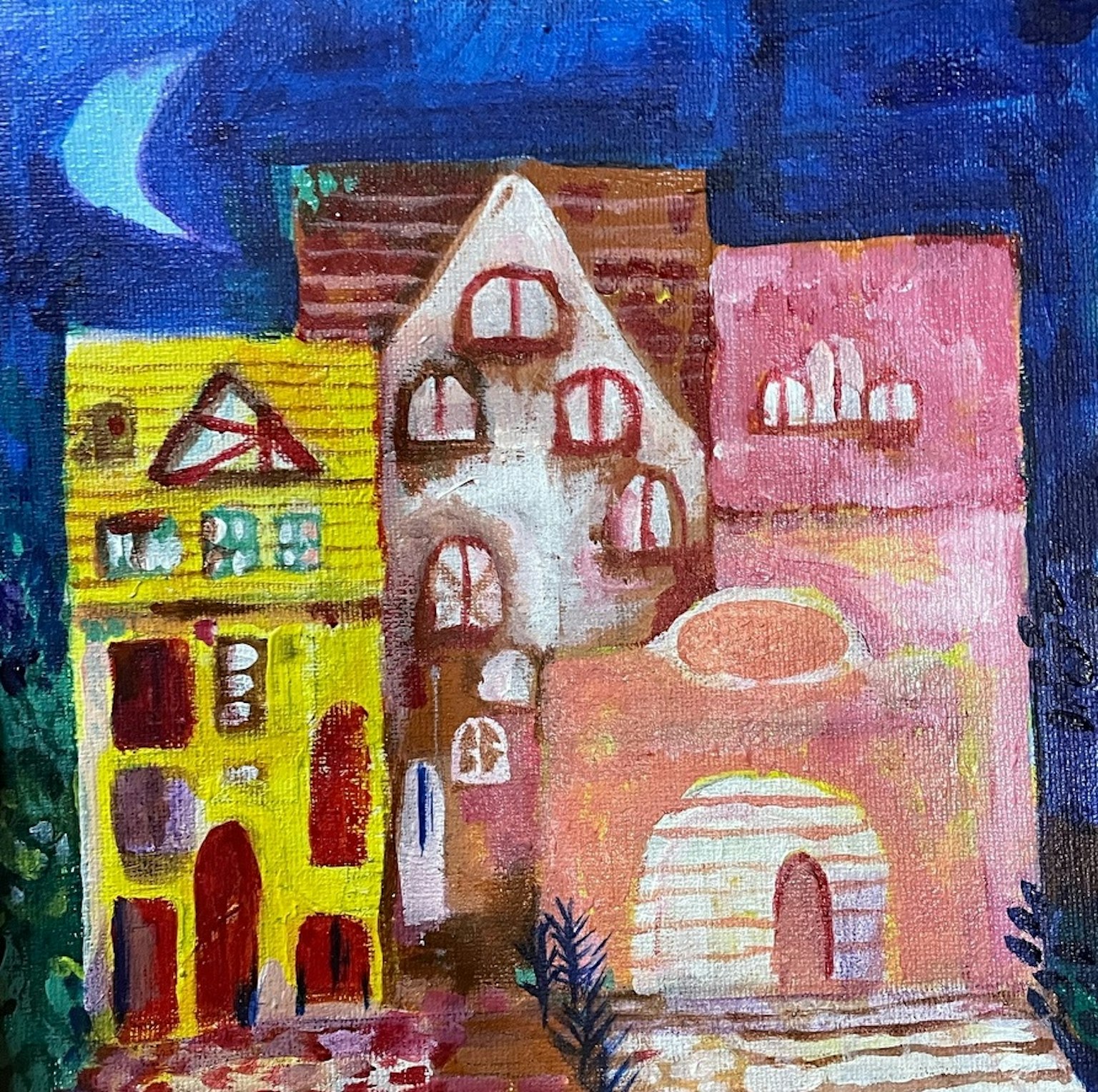 夜景中的多彩房屋，具有各种窗户形状和鲜艳色彩