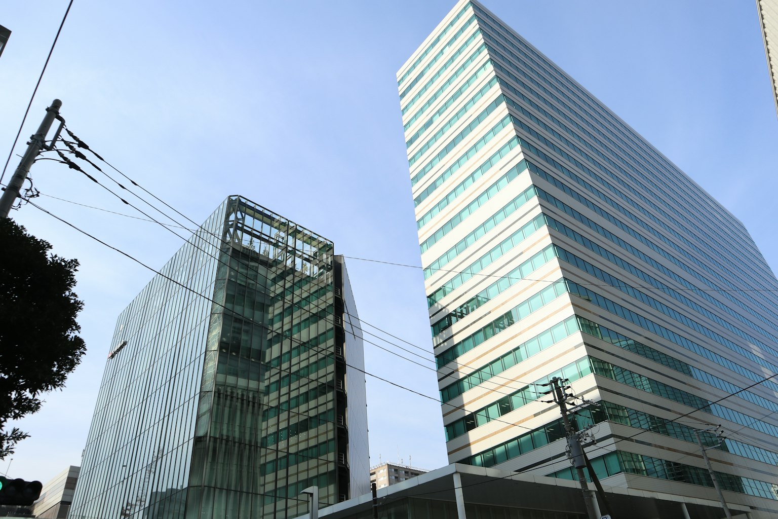 ตึกระฟ้าสมัยใหม่ในภูมิทัศน์เมือง