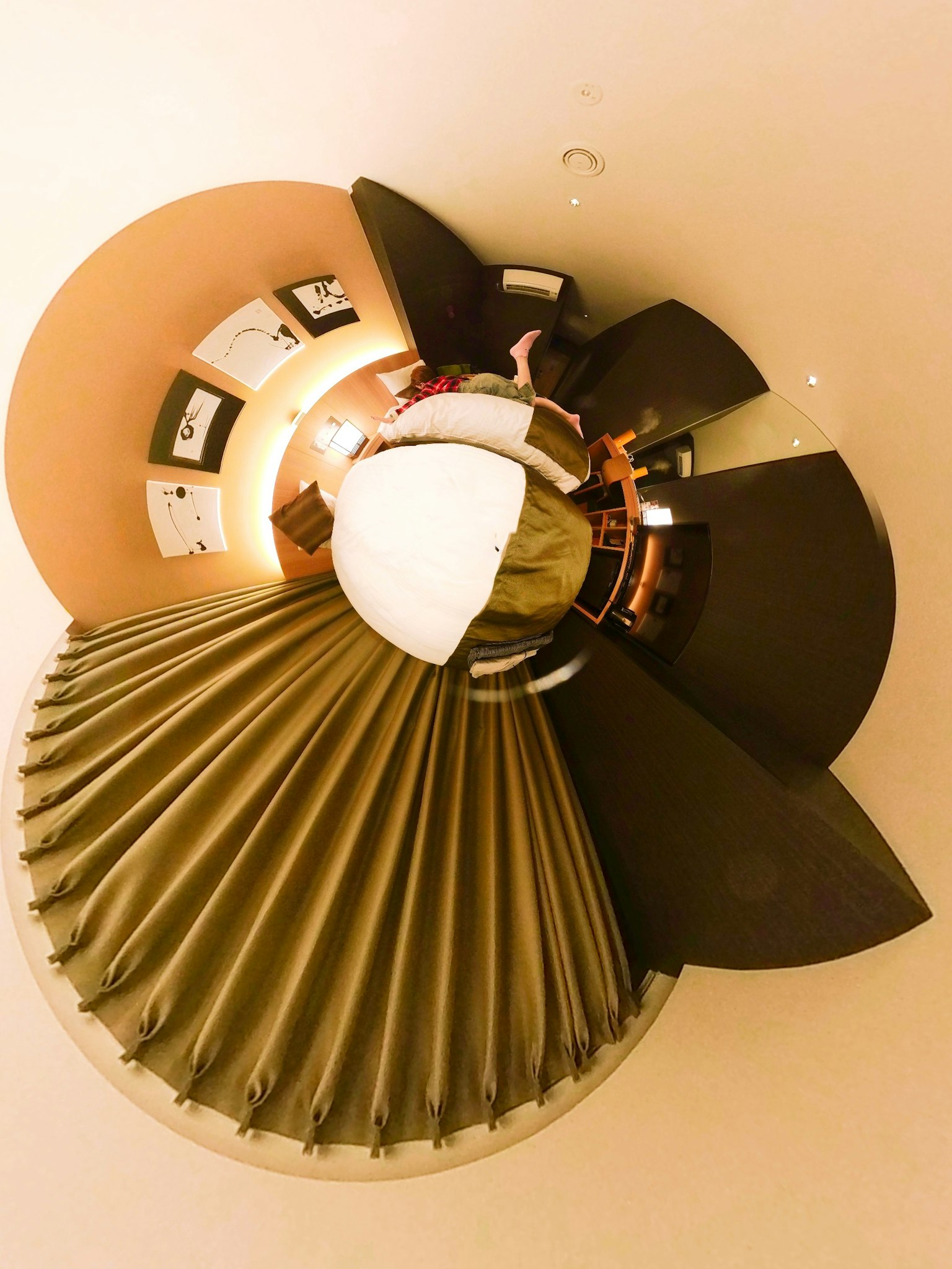 Circular design featuring ceiling decor and fan