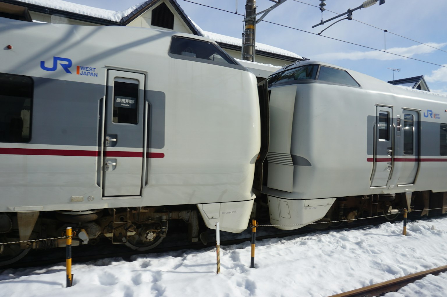 JR train coupling in snowy environment
