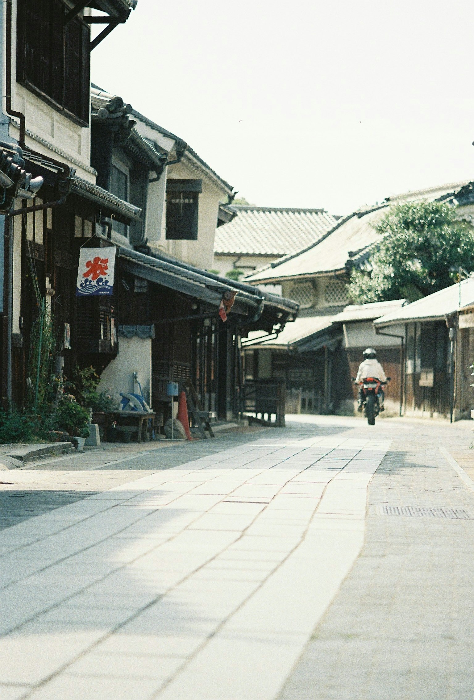 宁静的街道两旁是传统建筑