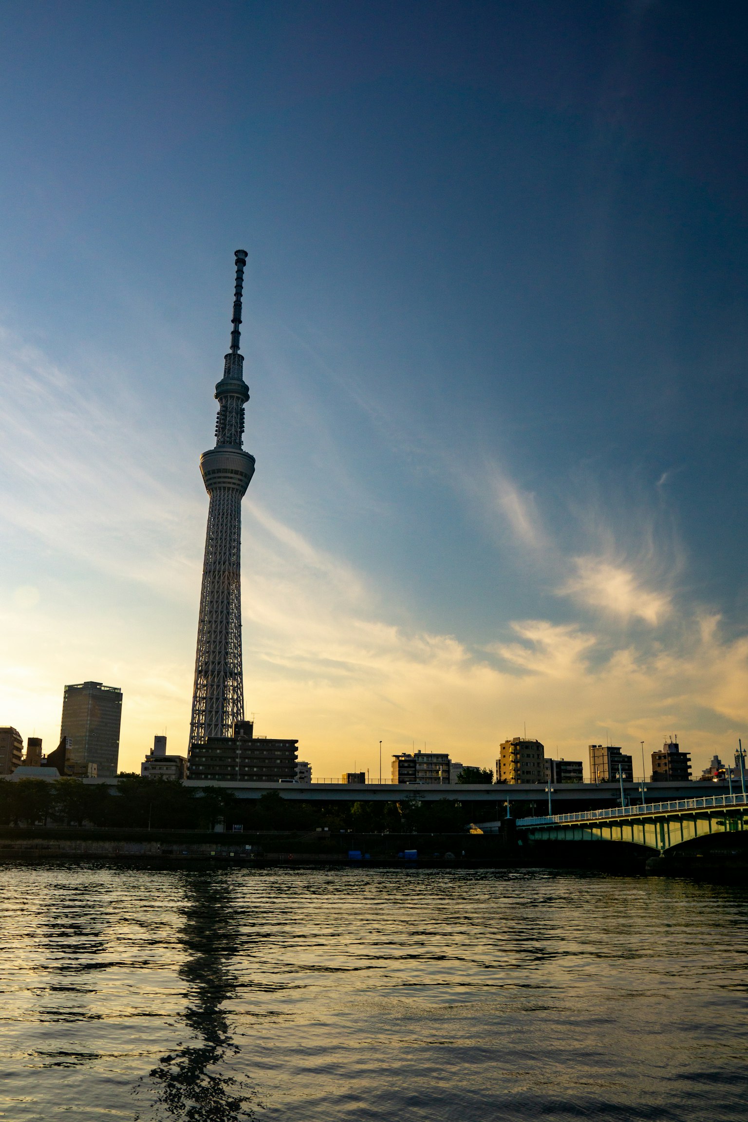 Tokyo Skytree mit Sonnenuntergangslandschaft