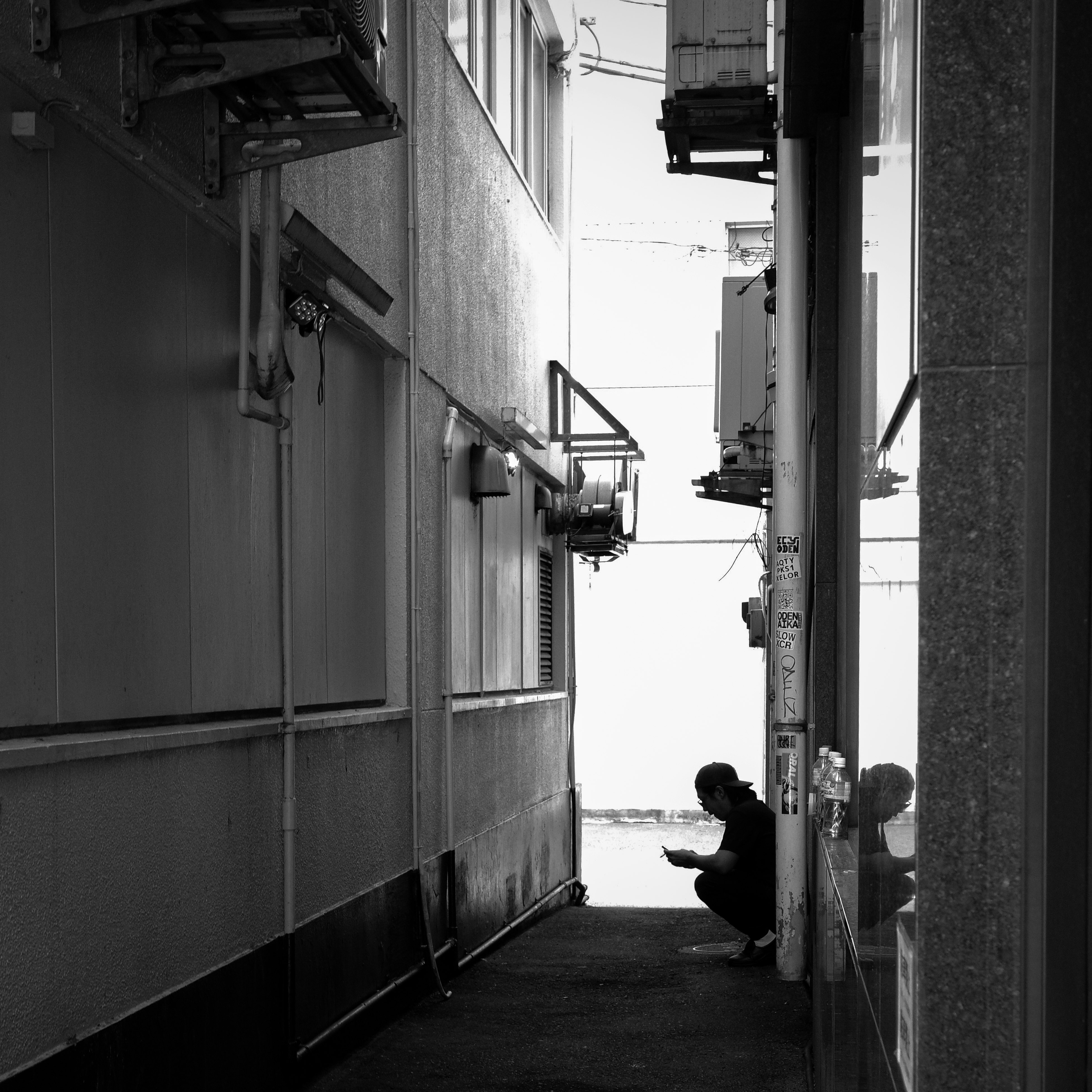 alleyway passage between building walls with deep perspective