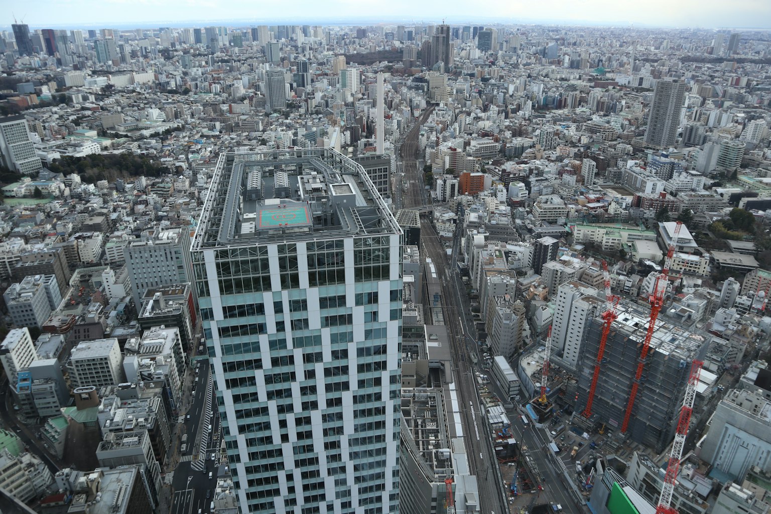 东京的航空视图展示城市景观和摩天大楼