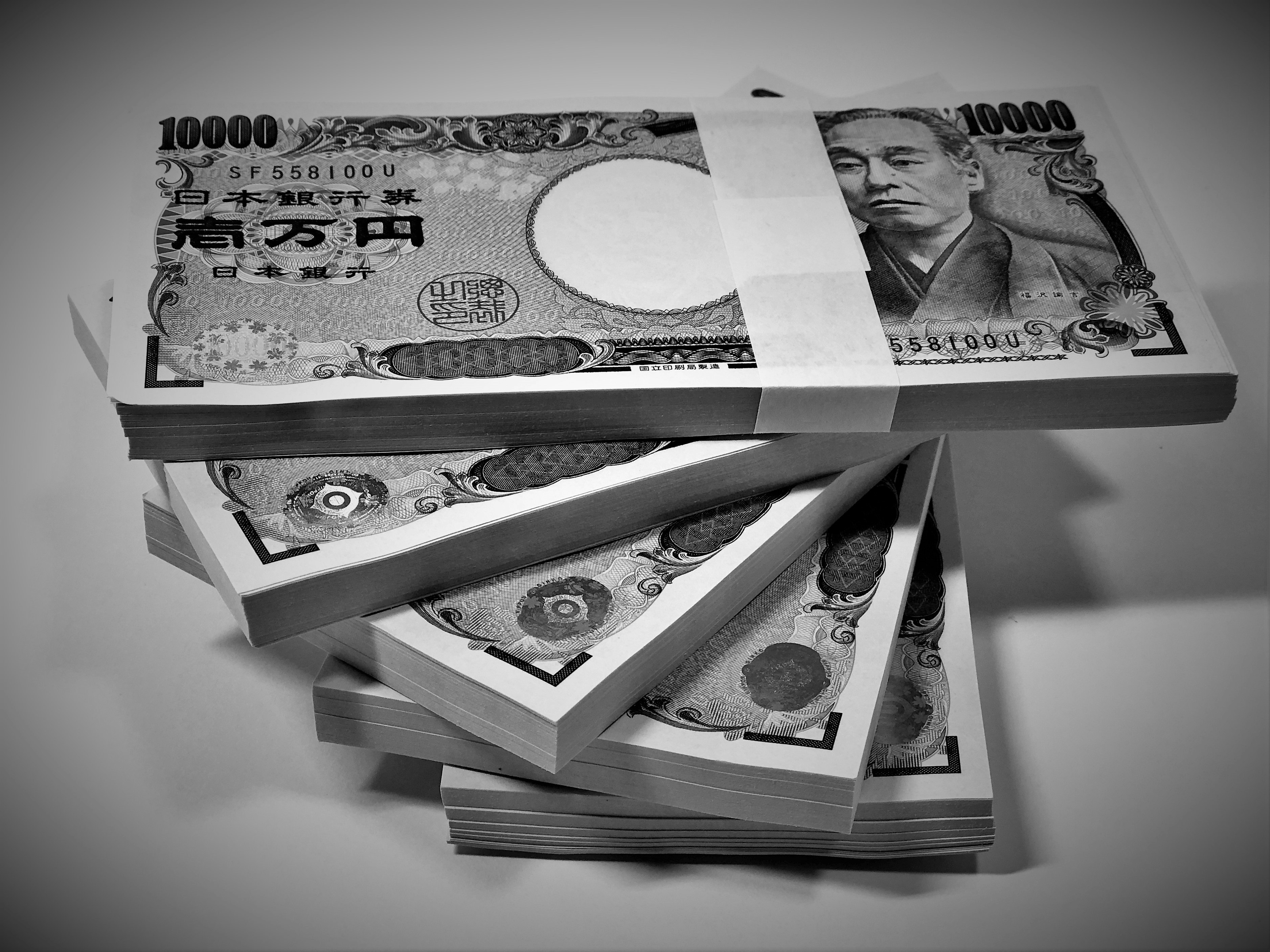 堆叠的现金钞票束特写