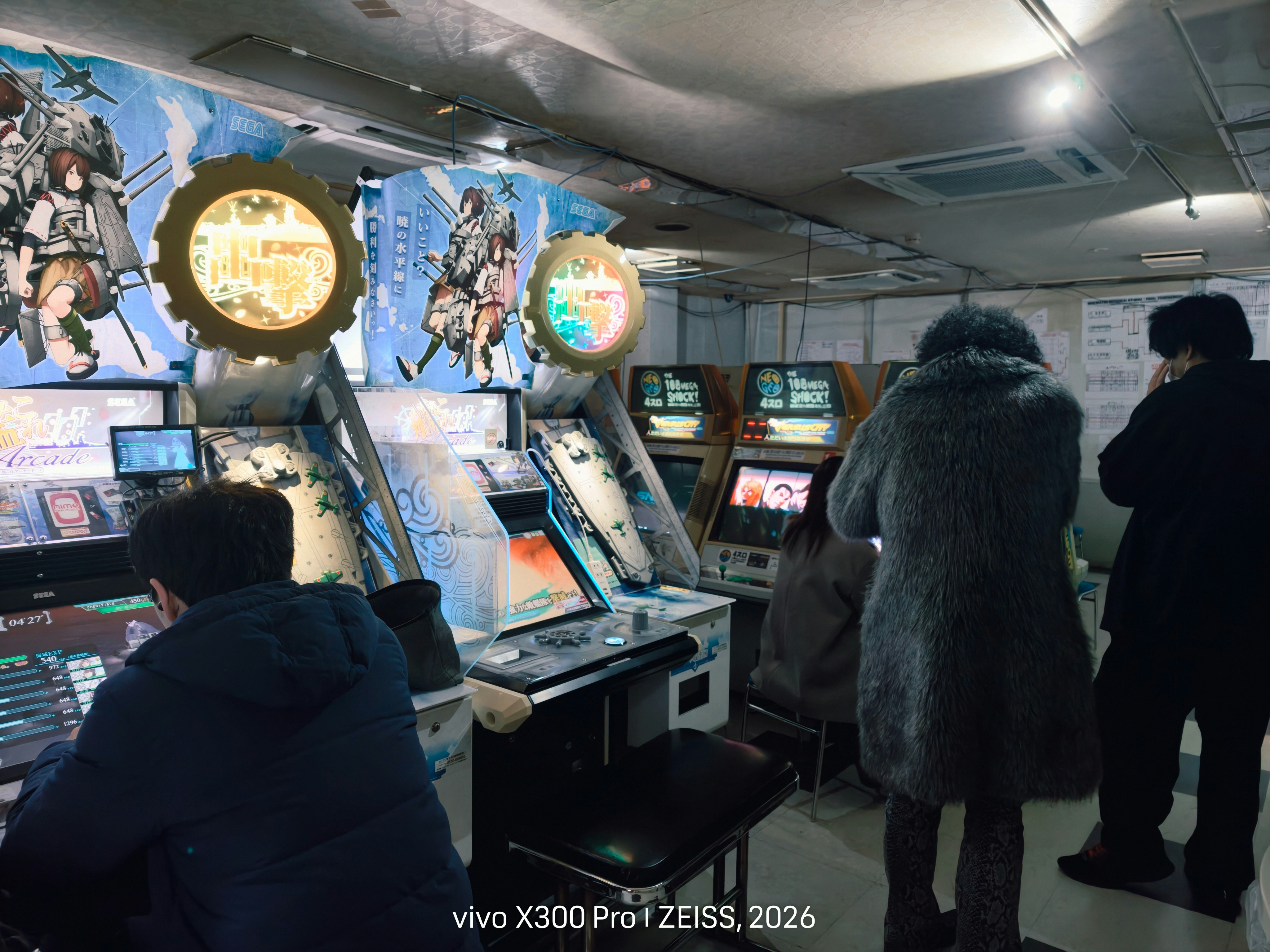 ゲーム筐体が並ぶアーケードの店内