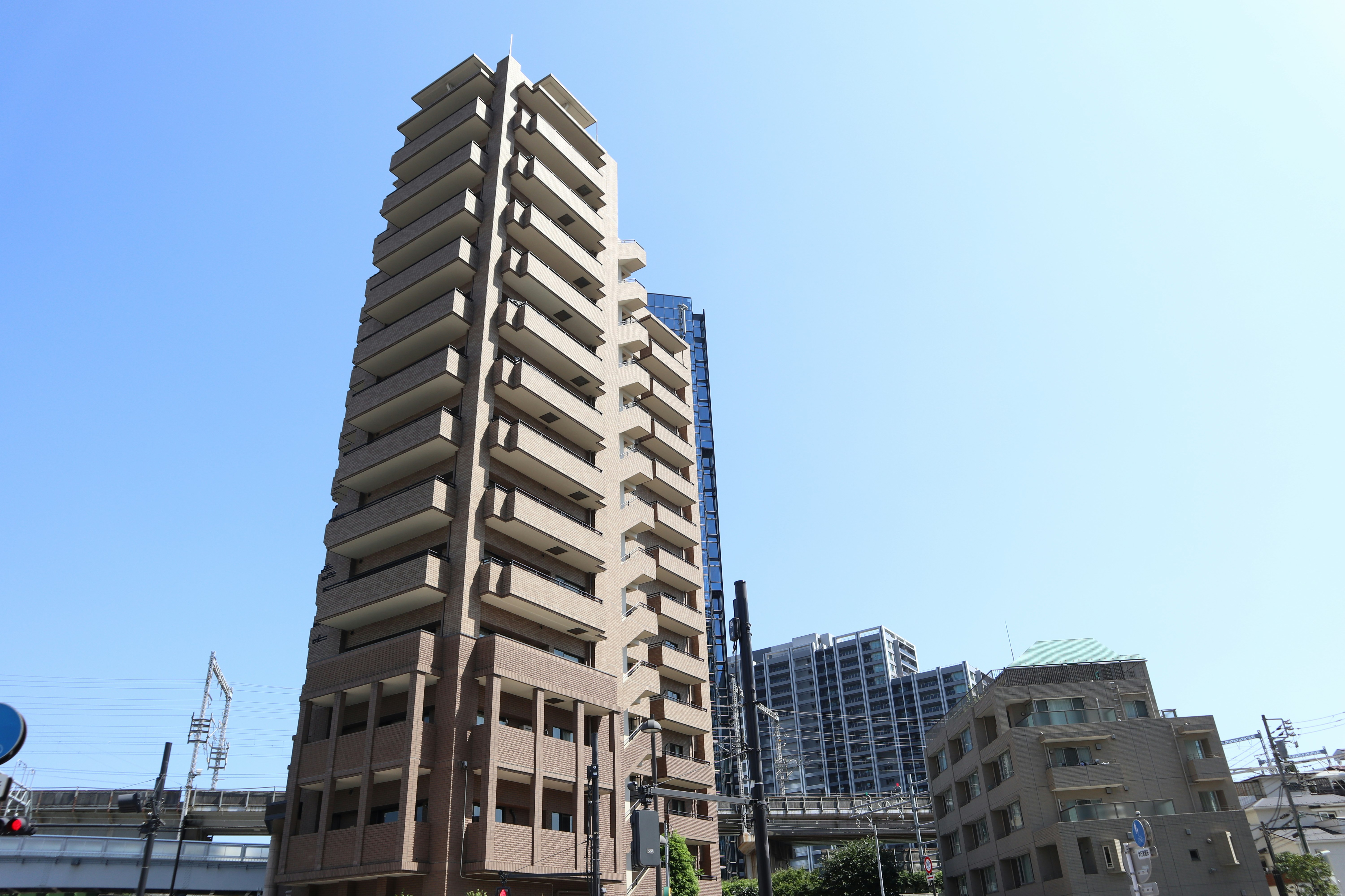 高層マンションが並ぶ都市の街並み