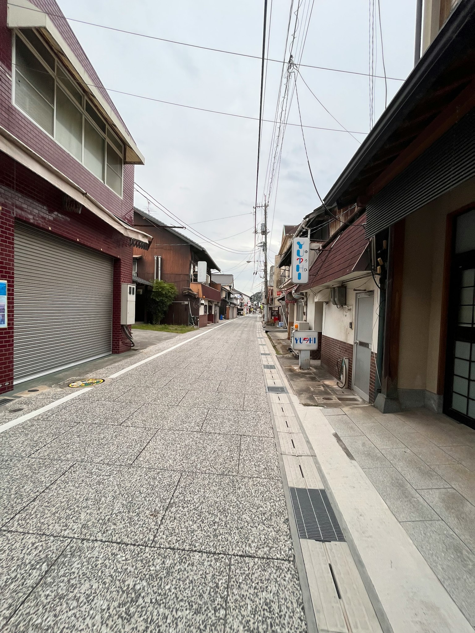 日本小镇宁静的街道和传统建筑