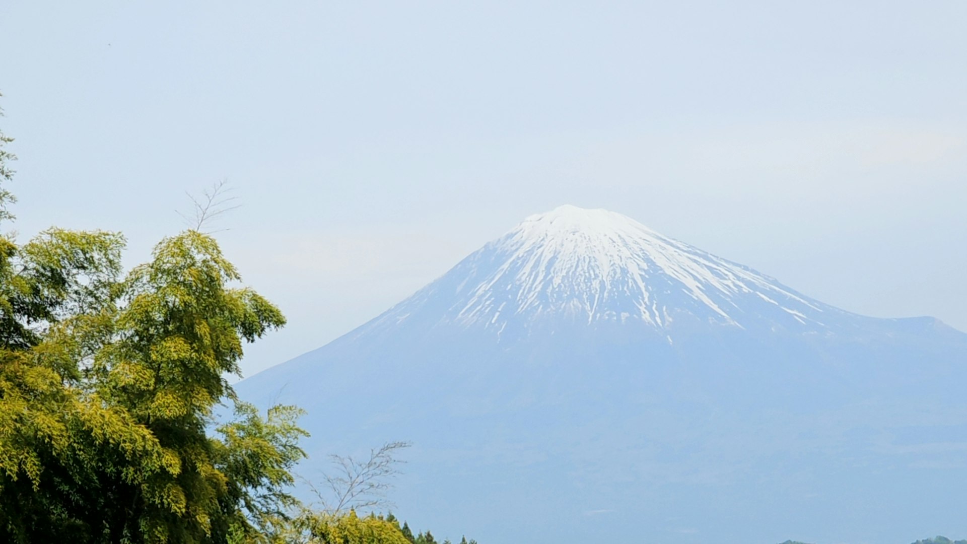 Paysage de montagne du mont Fuji sous un ciel bleu