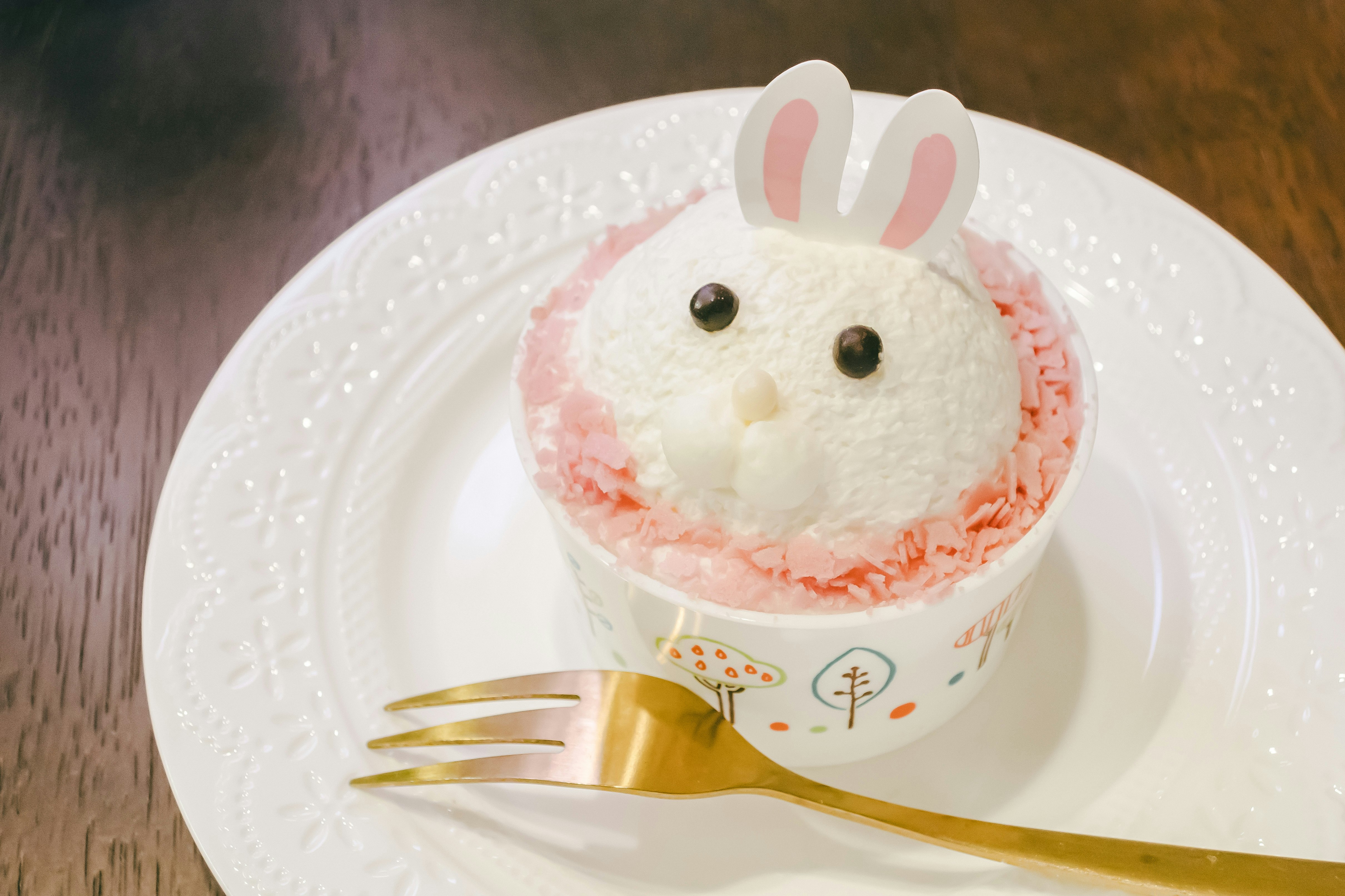 うさぎの飾りがのったショートケーキ