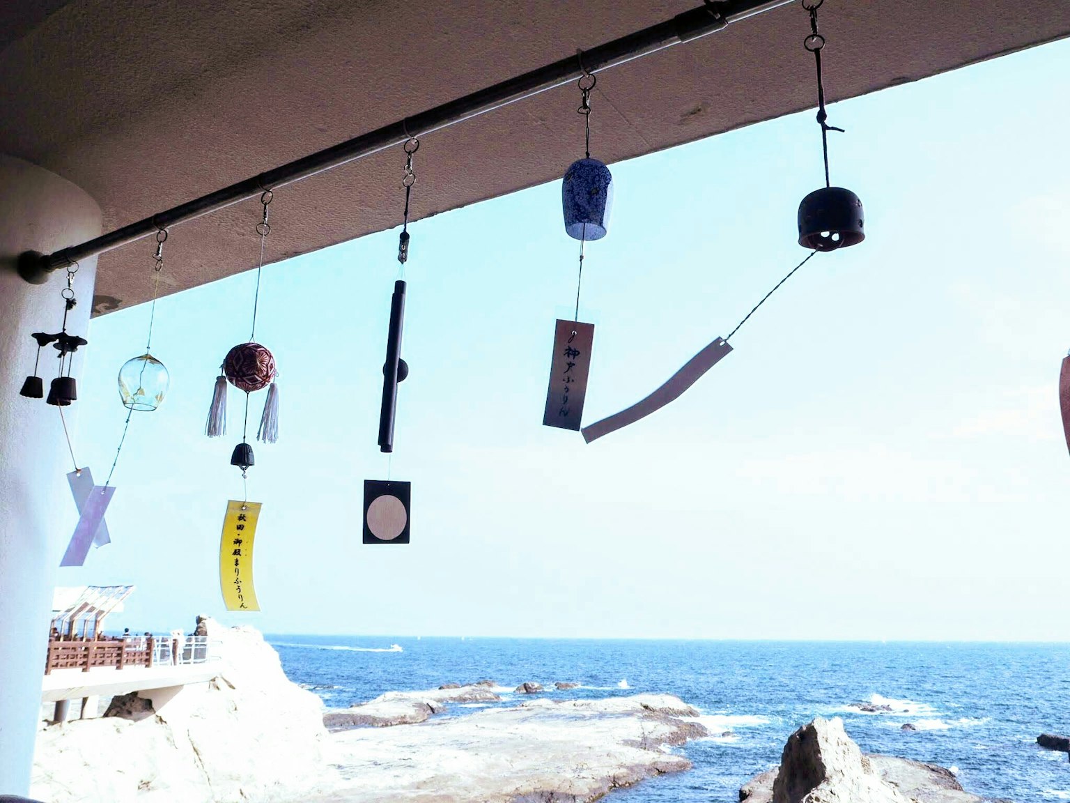 海边背景的风铃展示