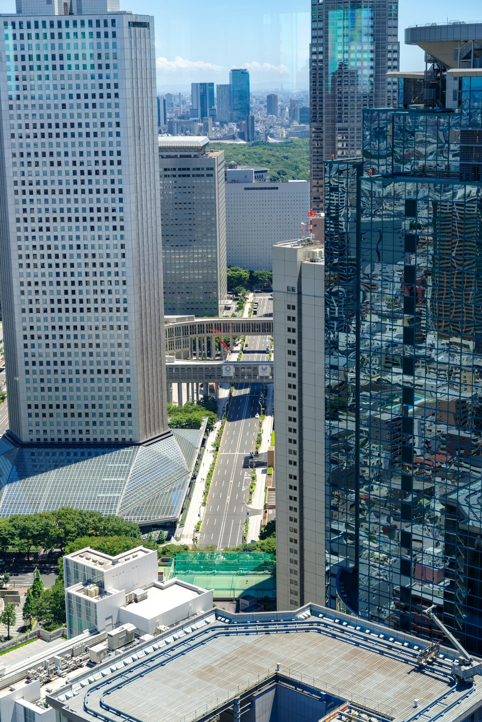 Pemandangan gedung pencakar langit dan lanskap kota modern