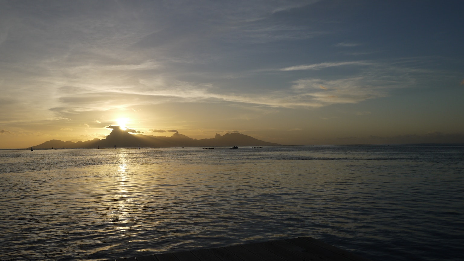 Bellissimo paesaggio del tramonto sull'oceano
