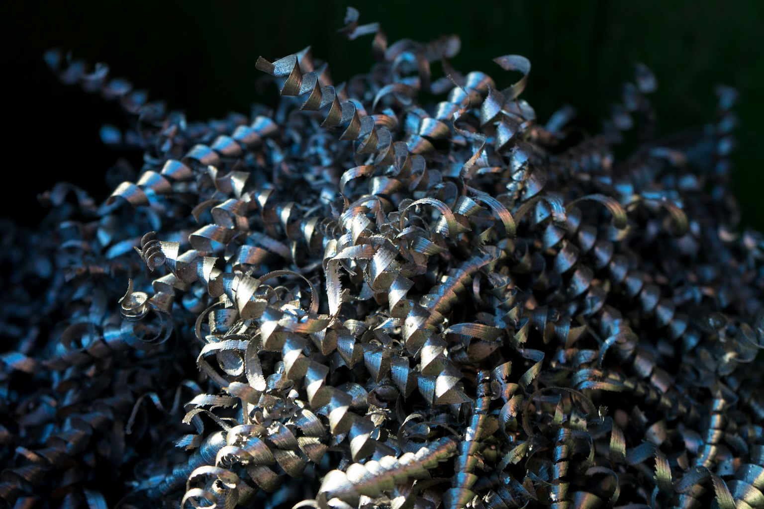 Metal shavings piled together shiny silver spiral shapes