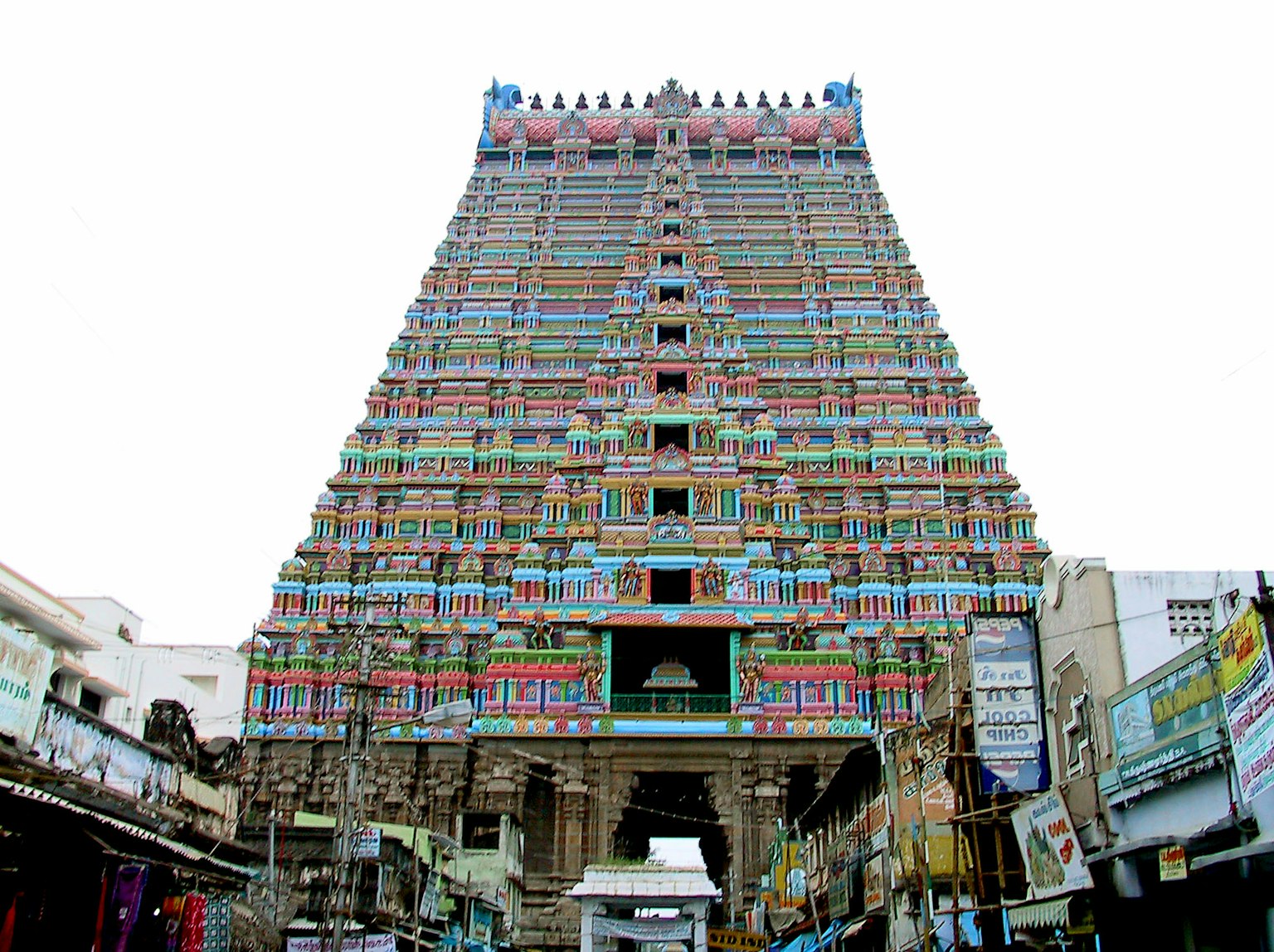 Tour de temple colorée du sud de l'Inde