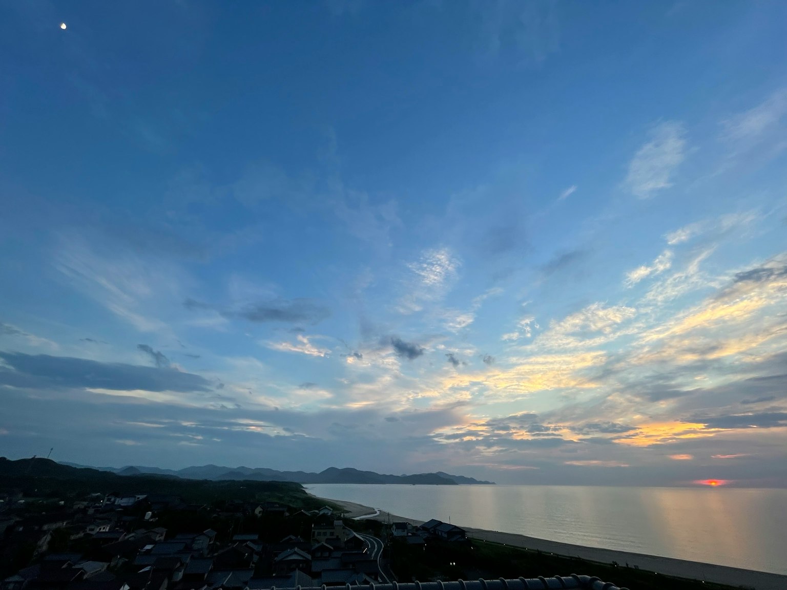 海和天空的黎明全景