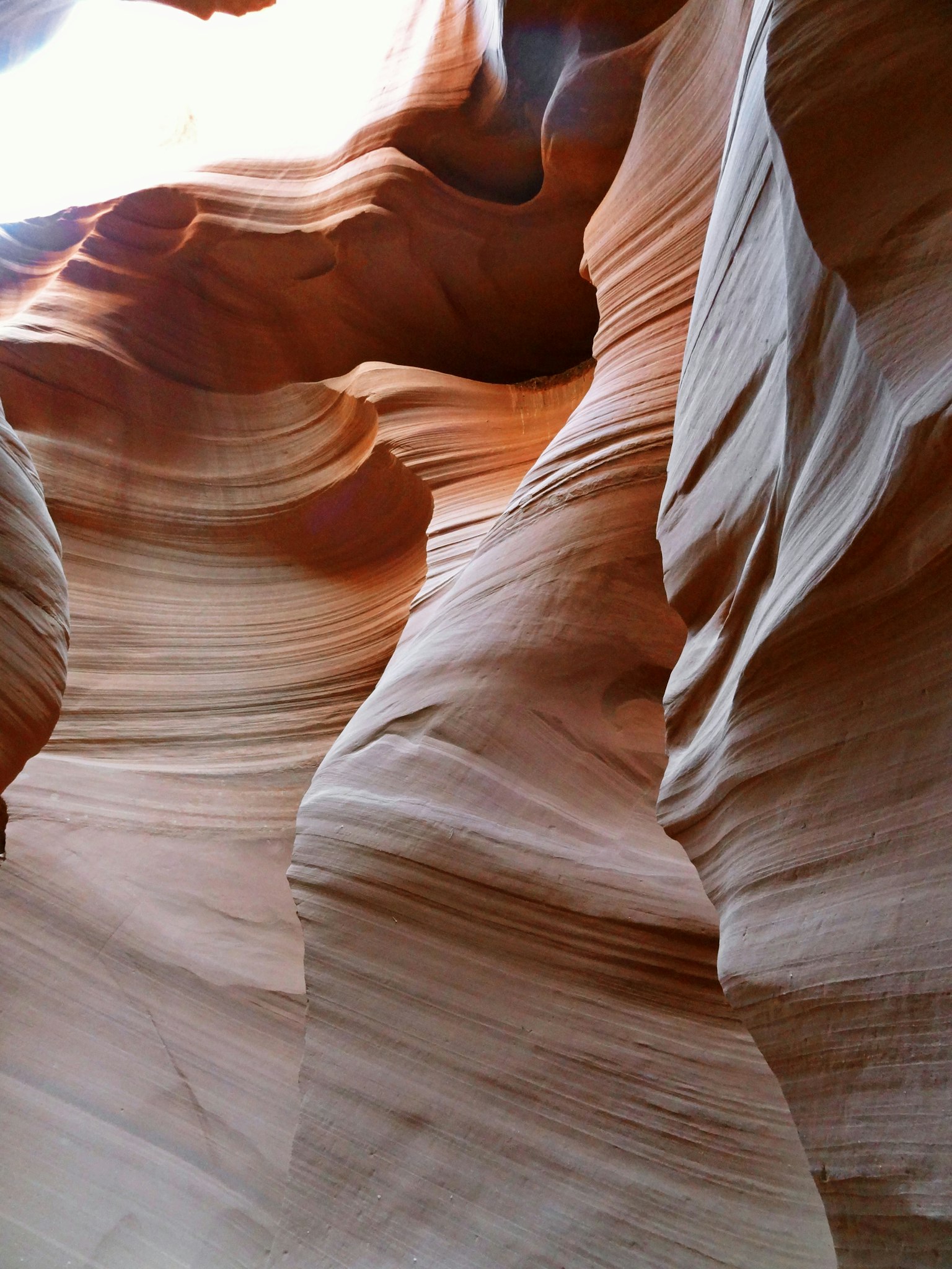 Superbes couches de grès et effets de lumière dans le canyon Antelope