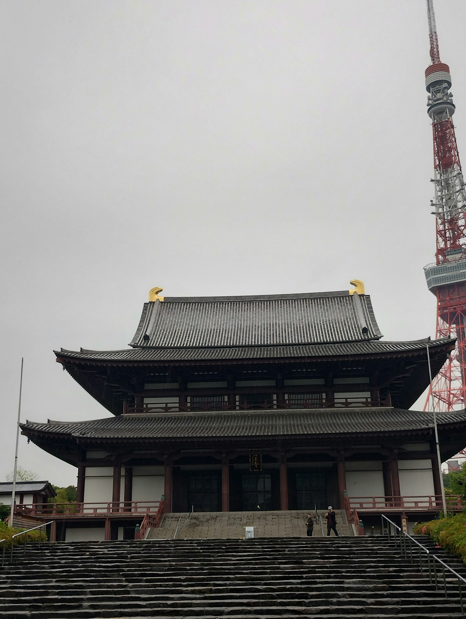 東京塔附近的傳統寺廟建築