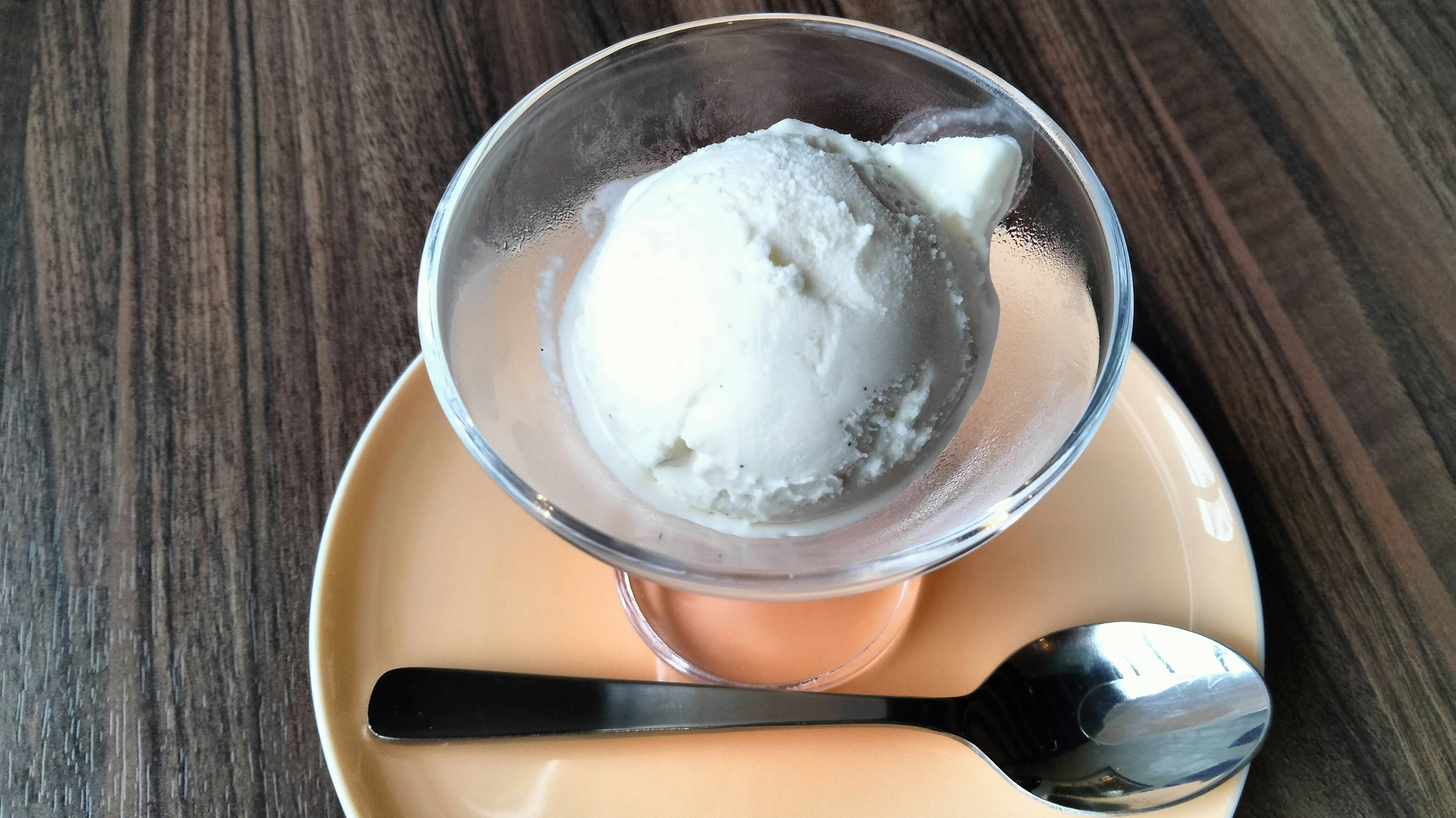 スプーンで掬う粉末状の材料