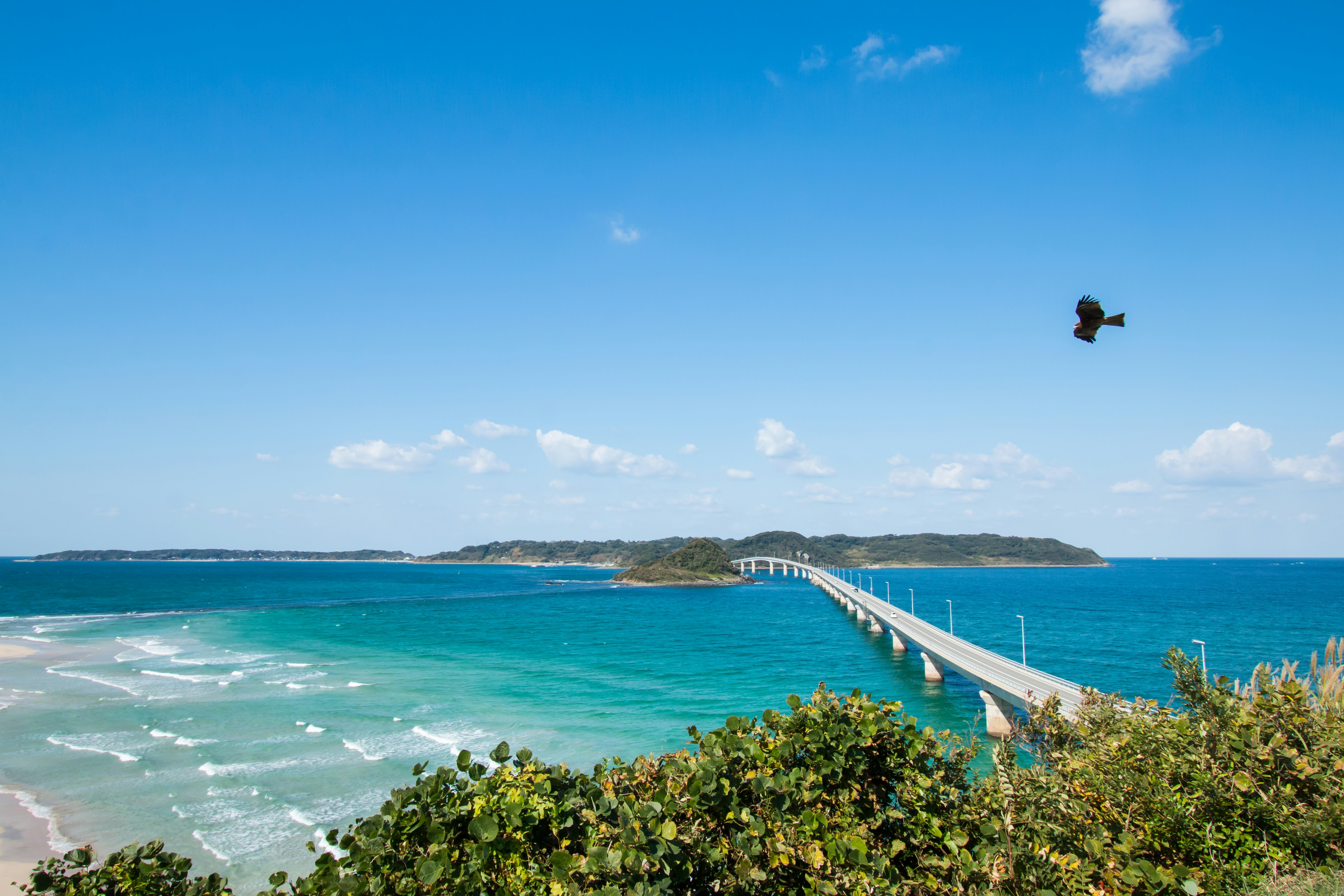 角島大橋與角島俯瞰藍色海面