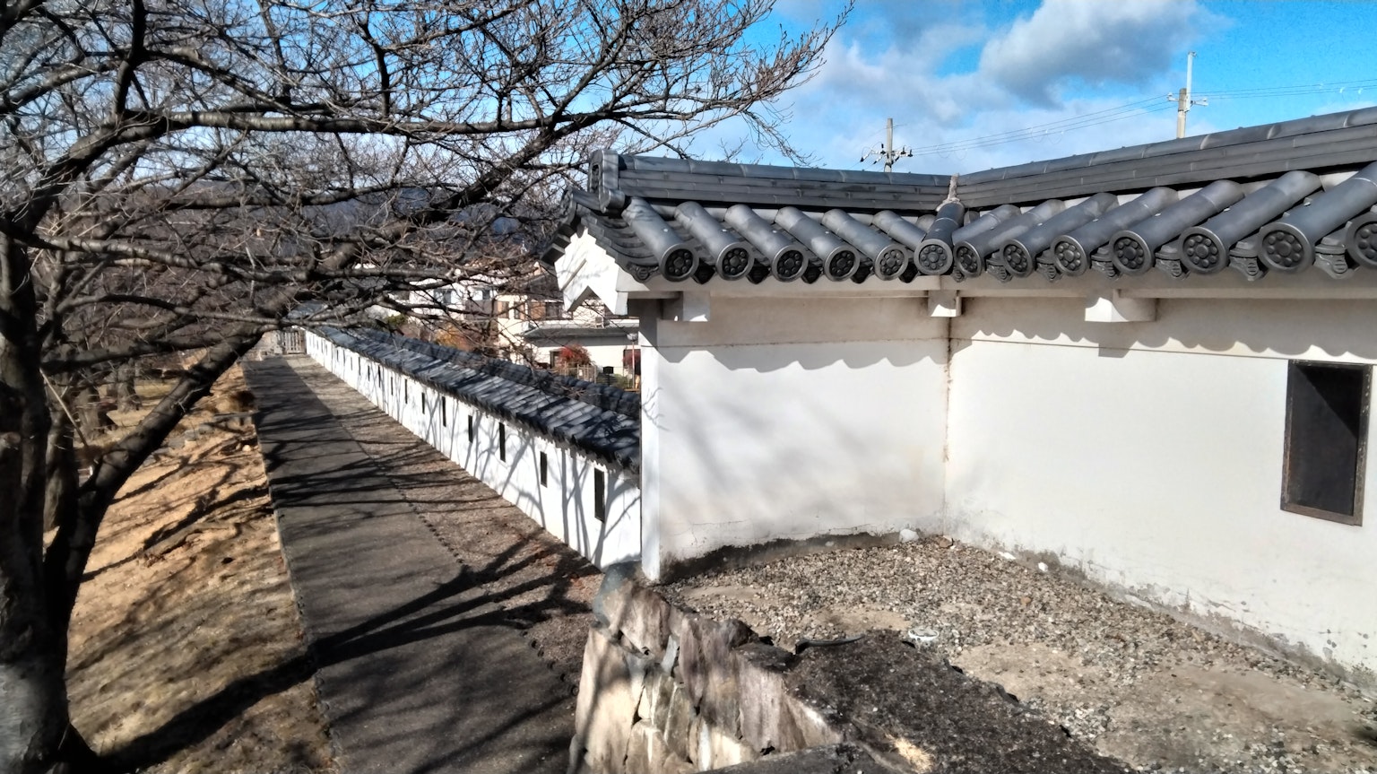Landscape featuring a white wall building with a tiled roof