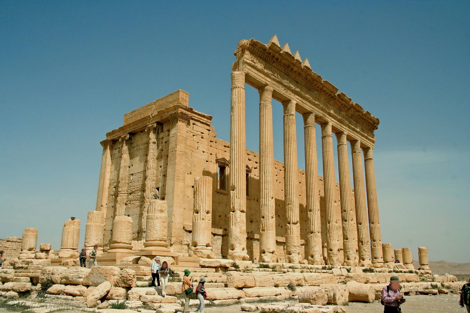 Khung cảnh hùng vĩ của di tích đền Baalbek cổ đại