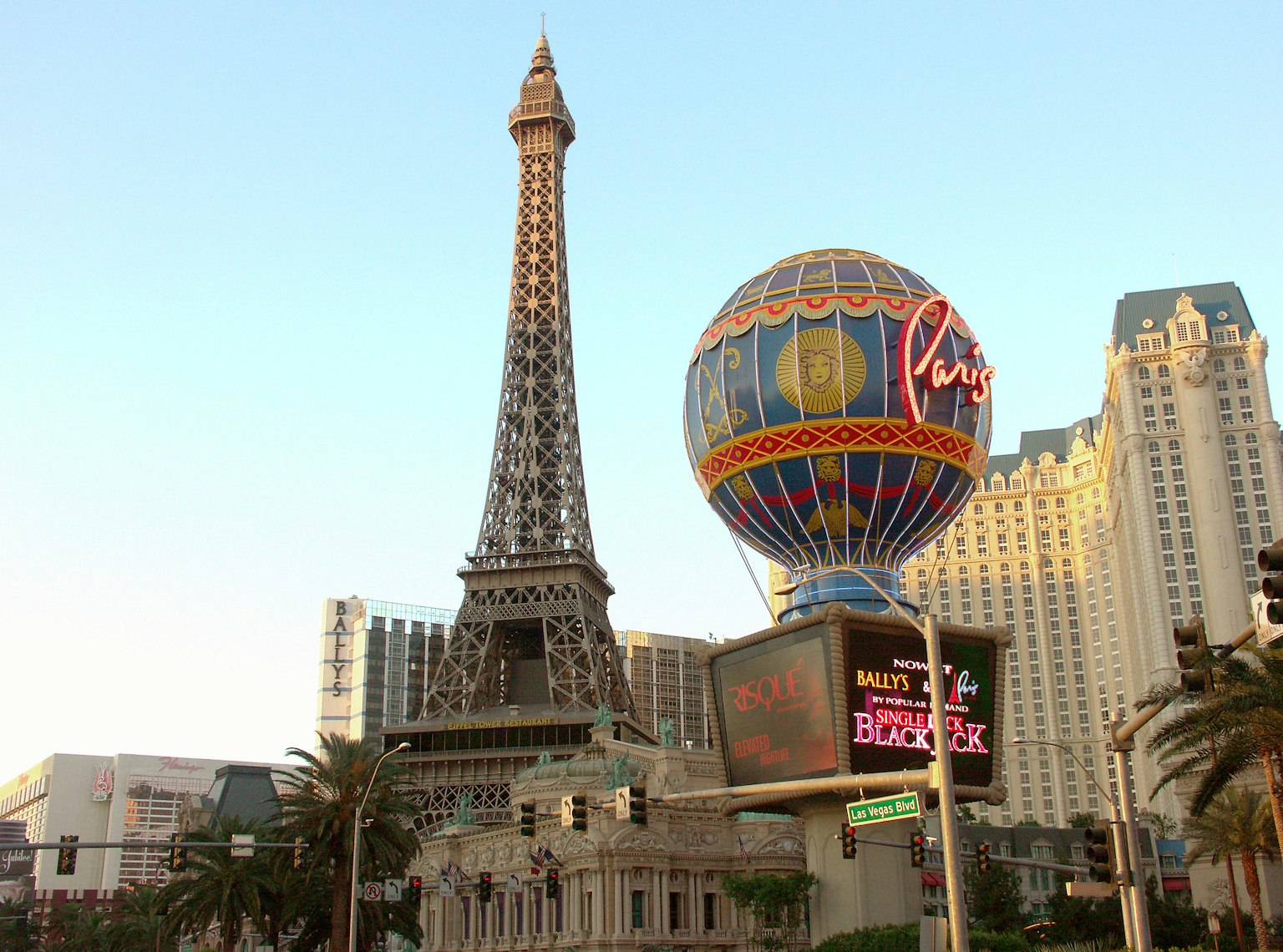 Eiffelturm von Las Vegas und Casino-Landschaft