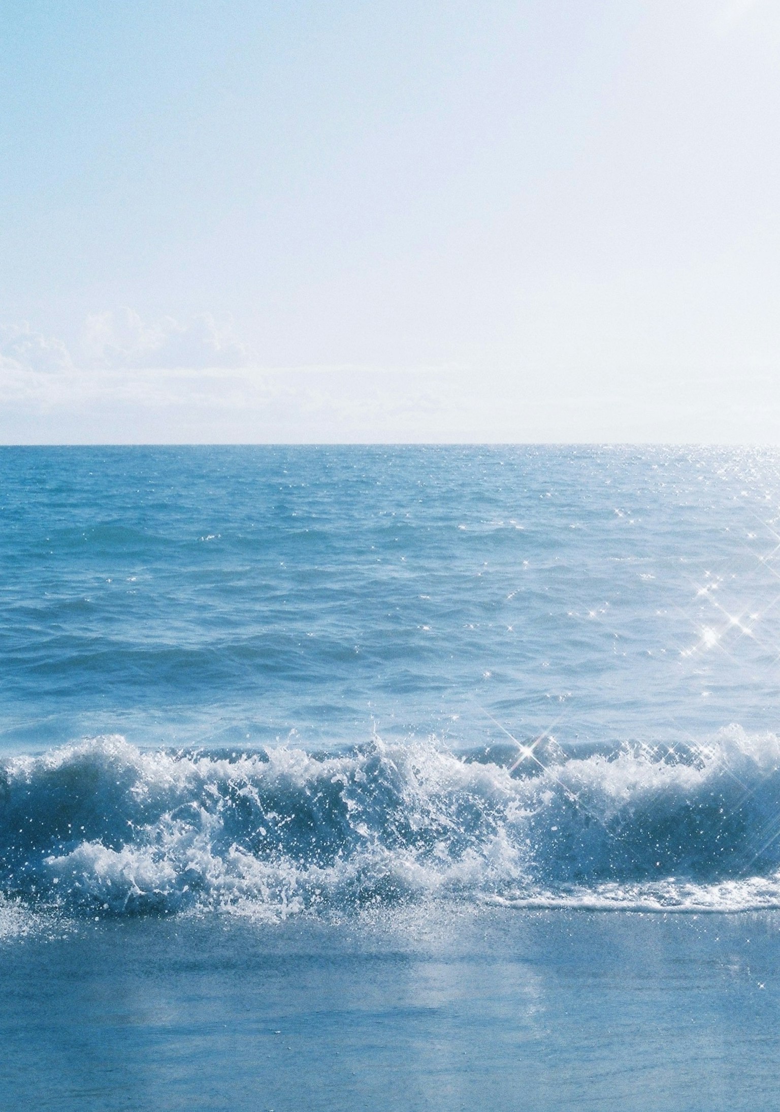 Blue ocean with waves crashing
