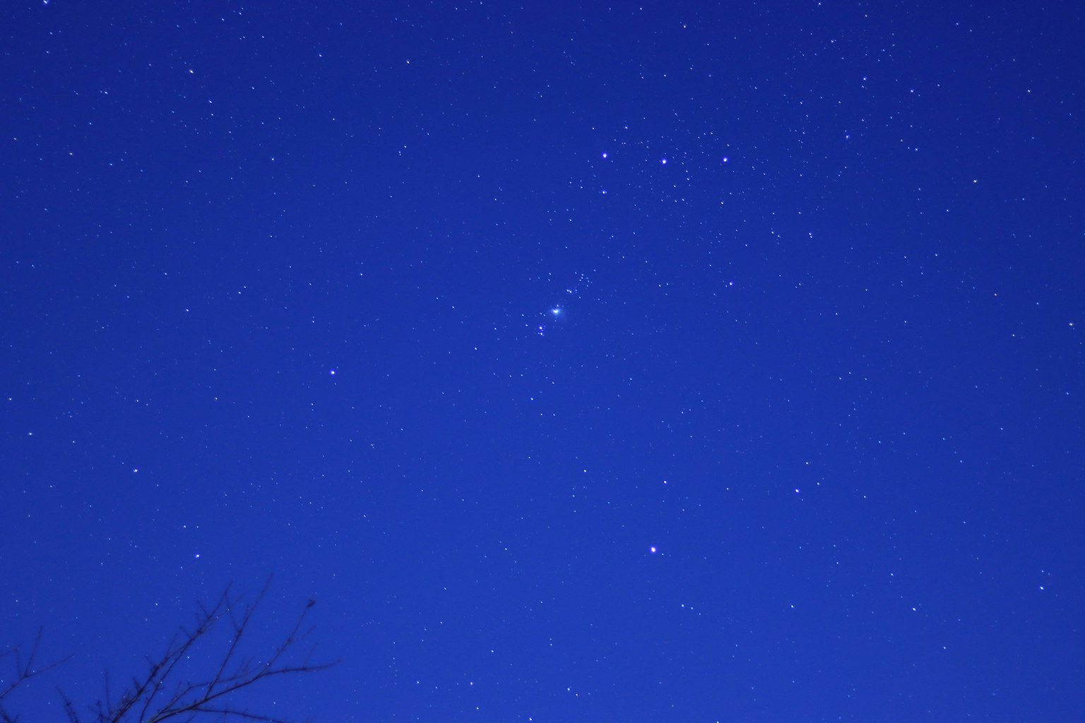 星空背景下的深藍色夜空