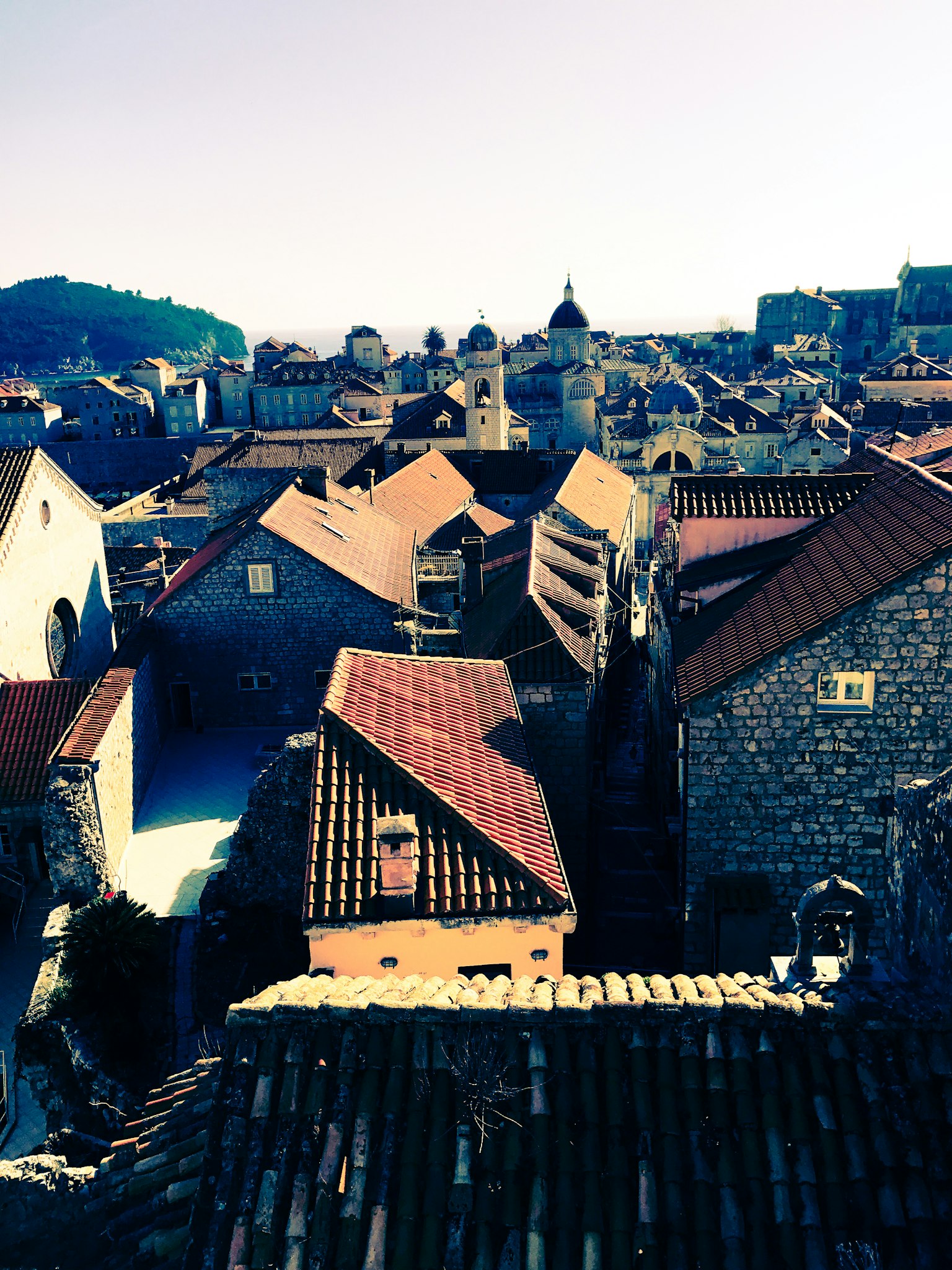 Vista de los viejos techos y edificios de Dubrovnik