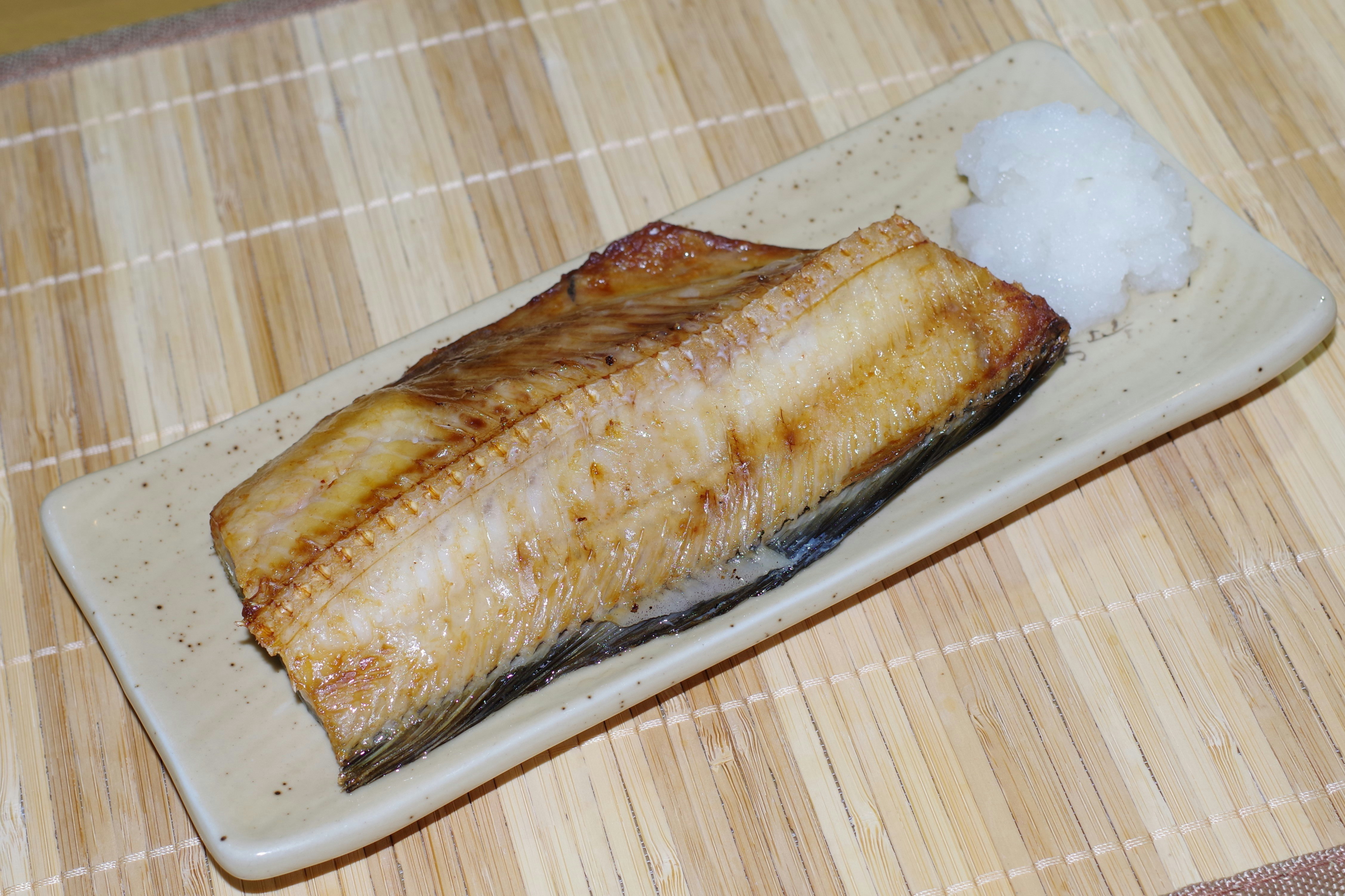 蒲燒鰻魚配白米飯