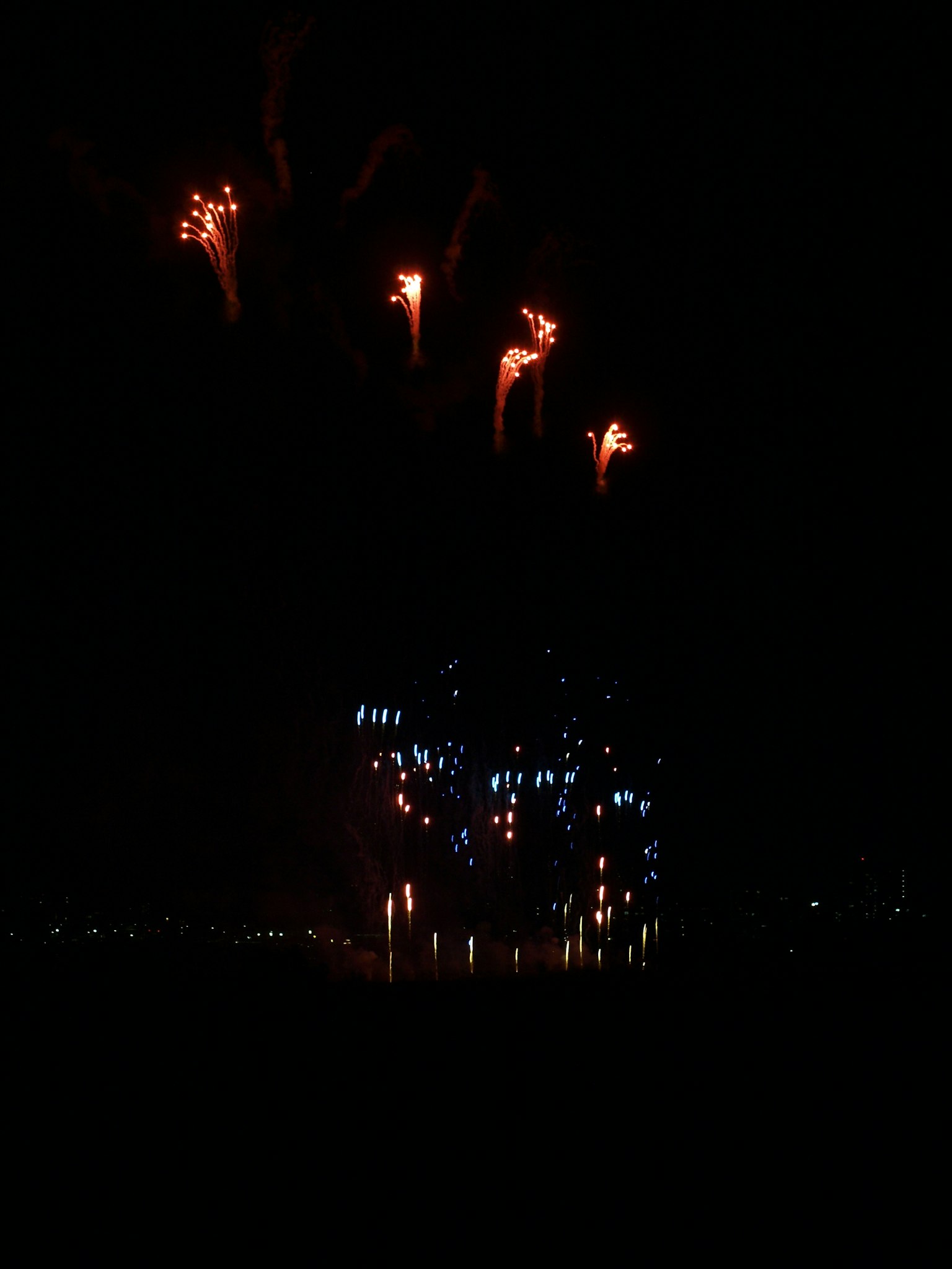 煙火照亮夜空