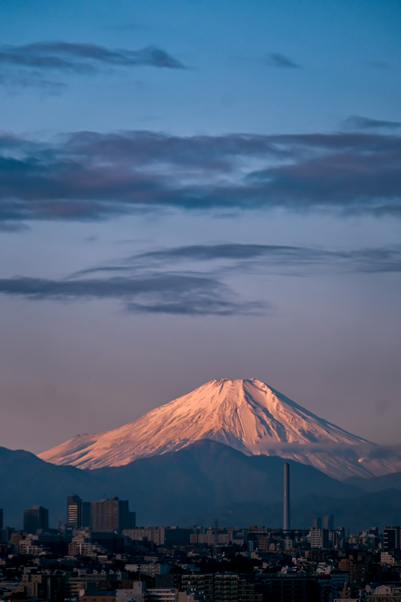 富士山的美麗景色與日落天空