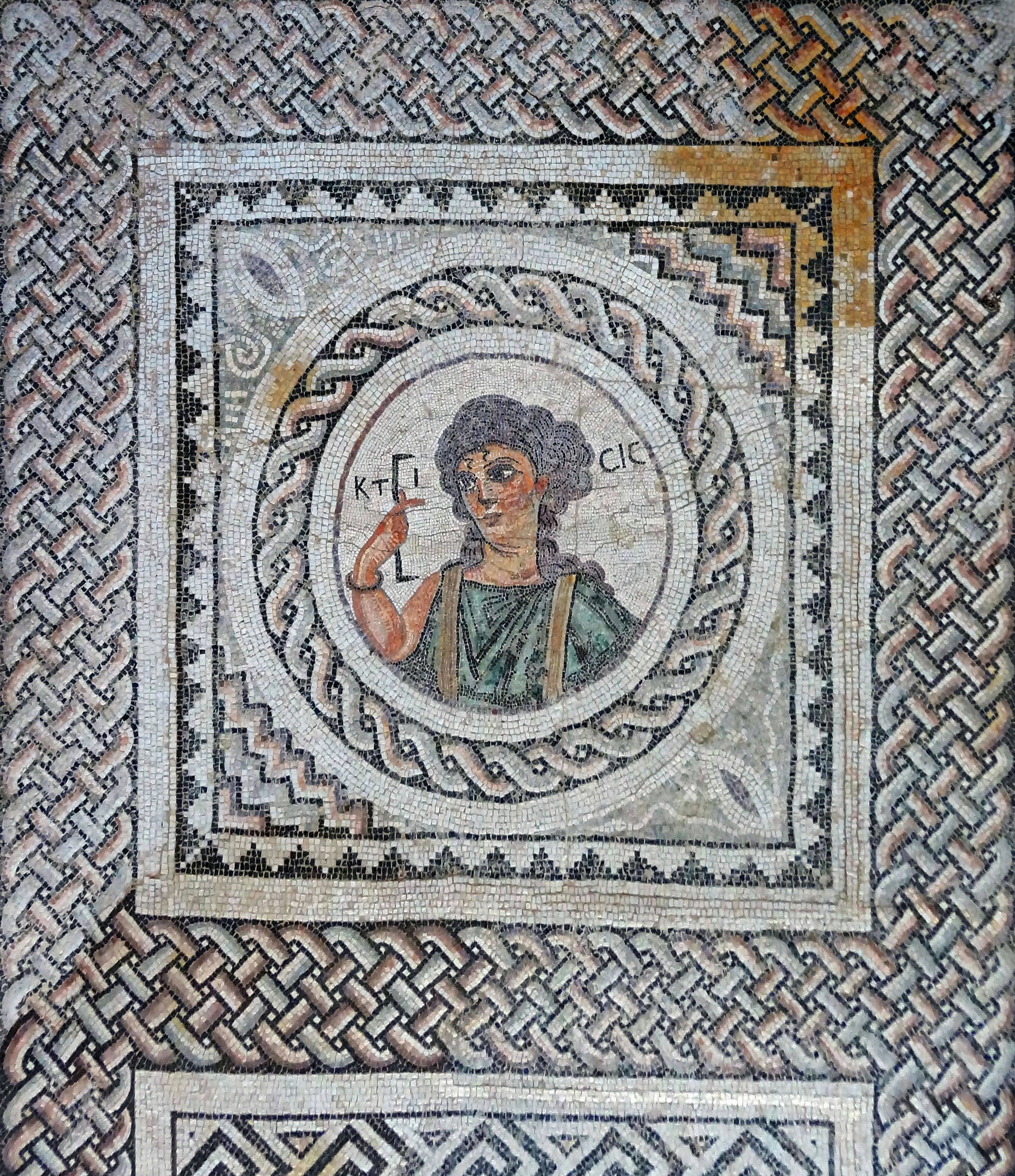 mosaïque murale en carreaux avec un portrait