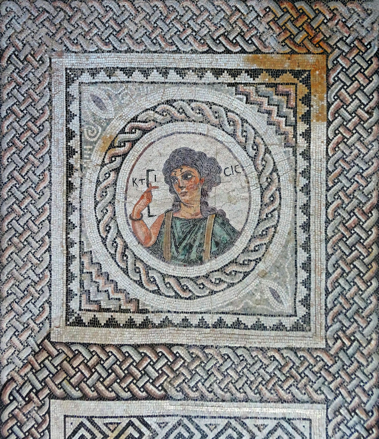 古代马赛克艺术，特色人物手持工具