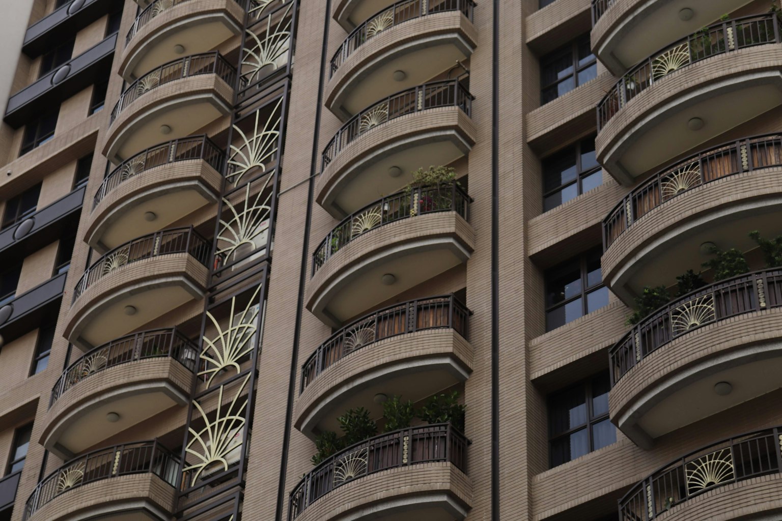現代高層建築，獨特的陽台