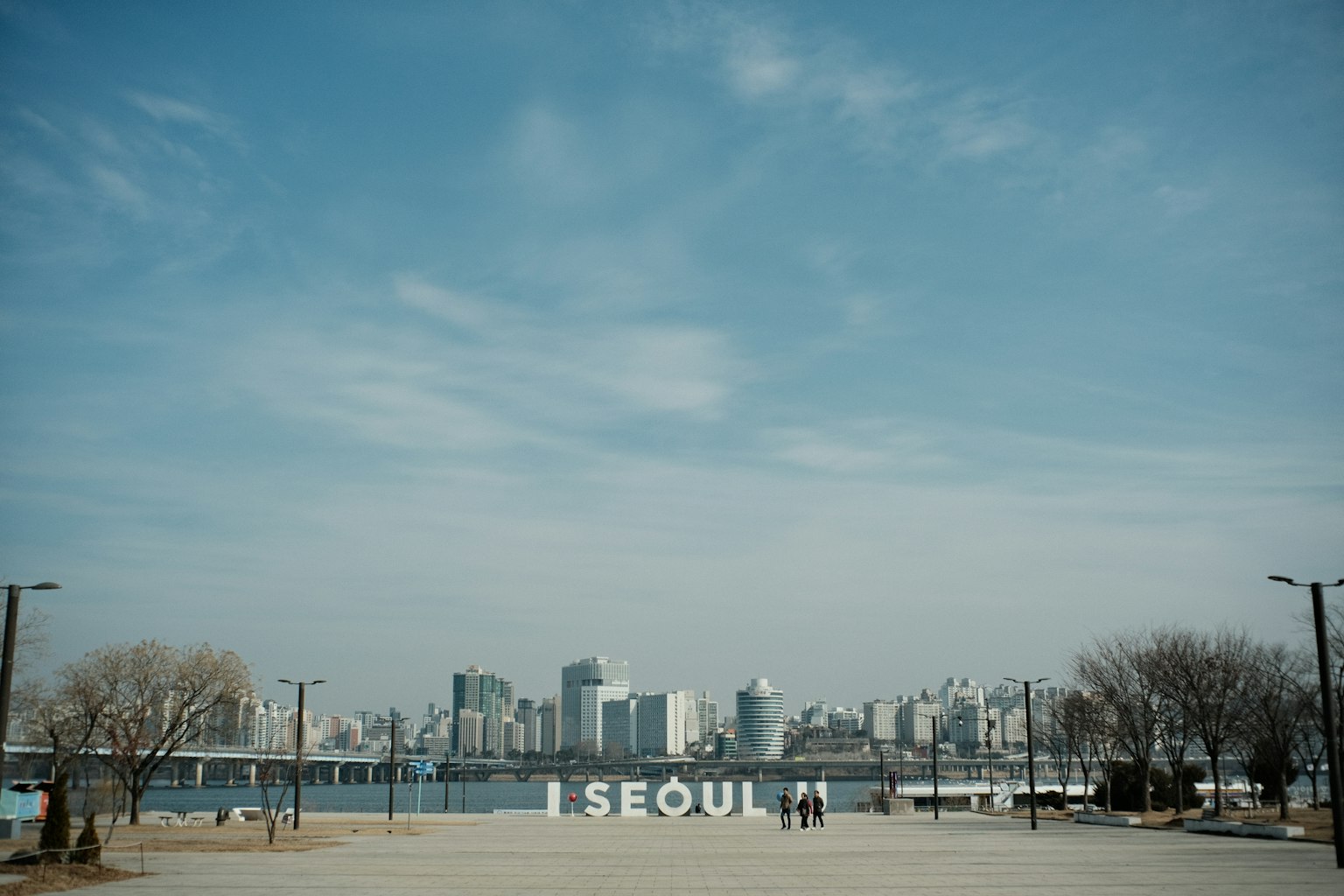 首尔的城市景观和大型I SEOUL标志