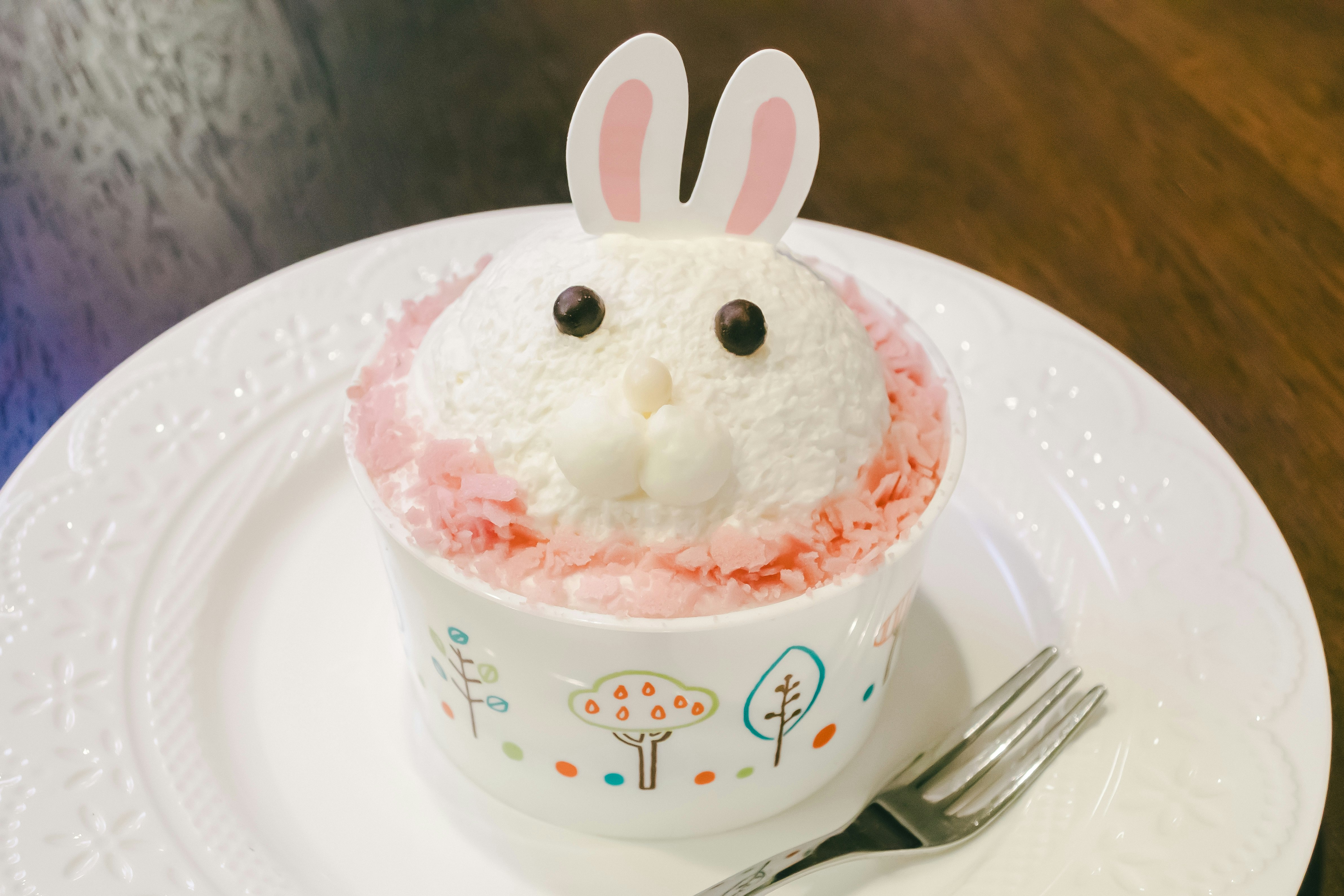 うさぎの飾り付きショートケーキのカップ