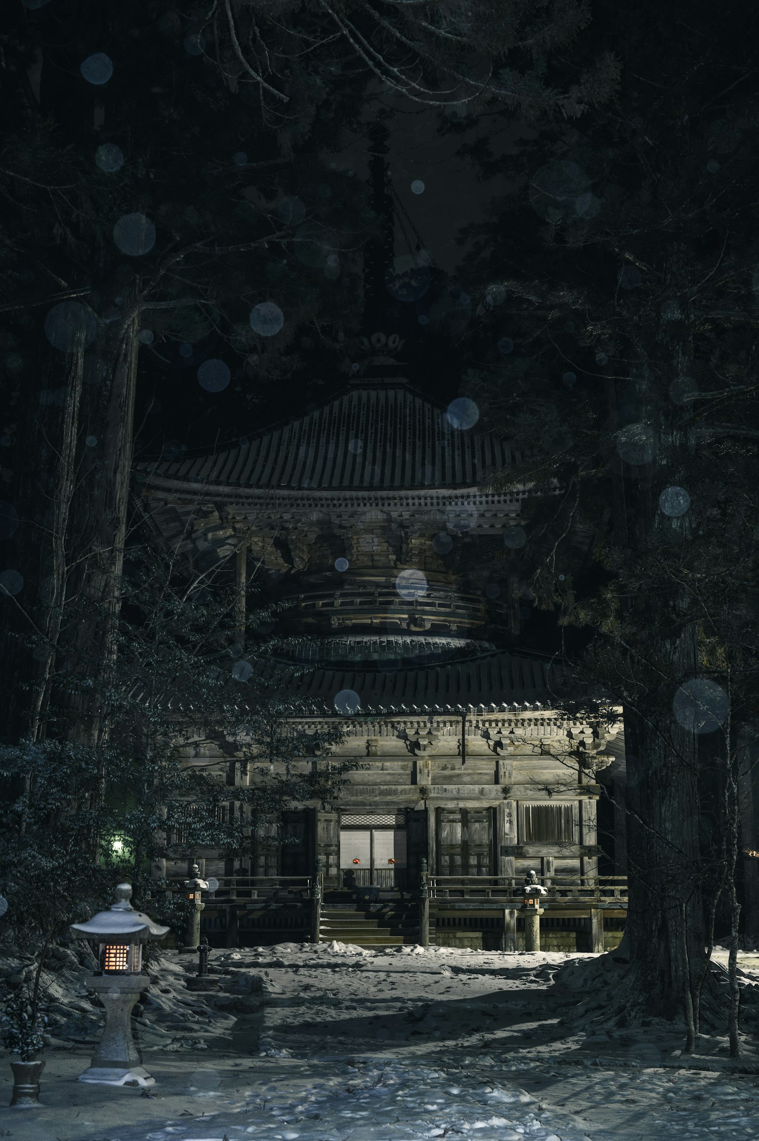 夜間森林中的寧靜寺廟場景，覆蓋著雪，燈籠照亮小路