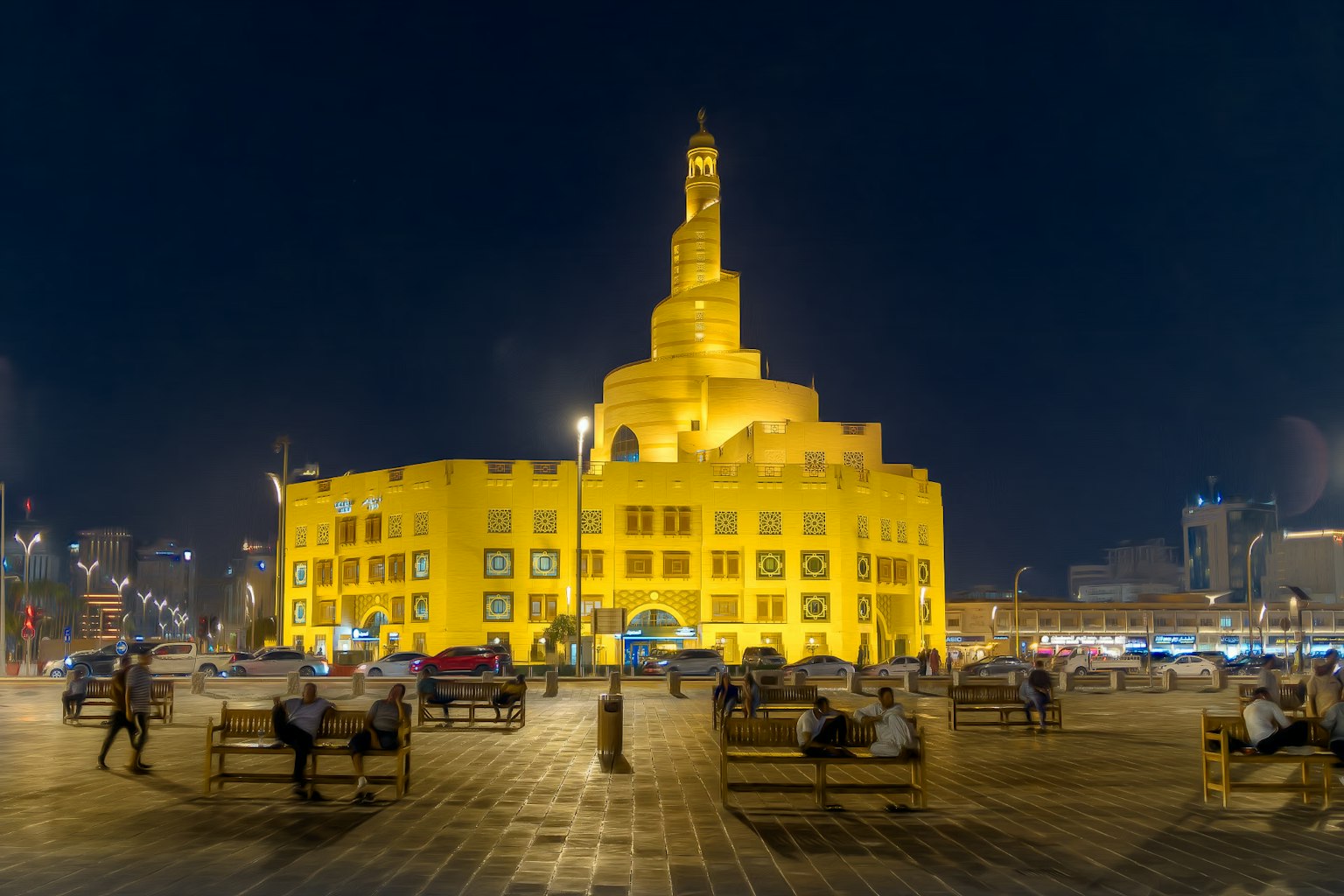 Vue nocturne du bâtiment jaune au Souq Waqif au Qatar