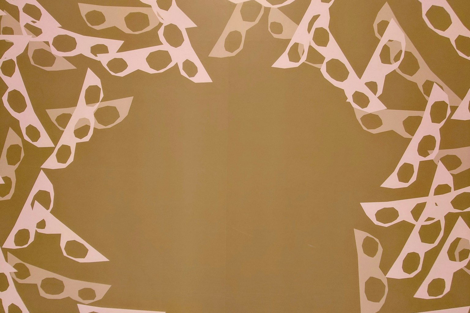 Cadre en motif géométrique rose sur fond doré