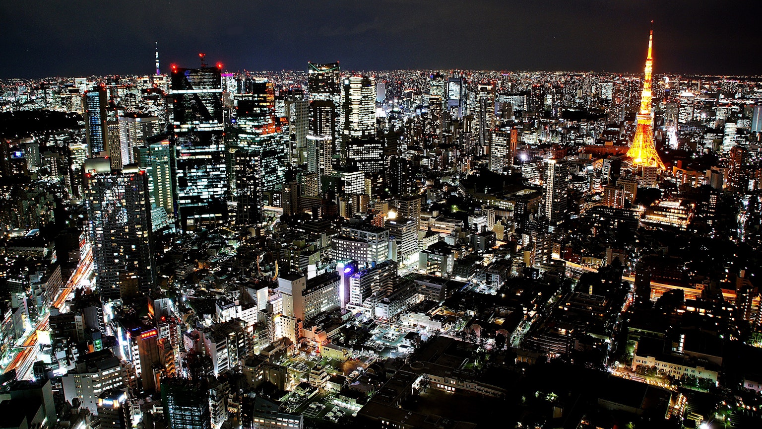 Toàn cảnh Tokyo vào ban đêm với Tháp Tokyo sáng ánh đèn