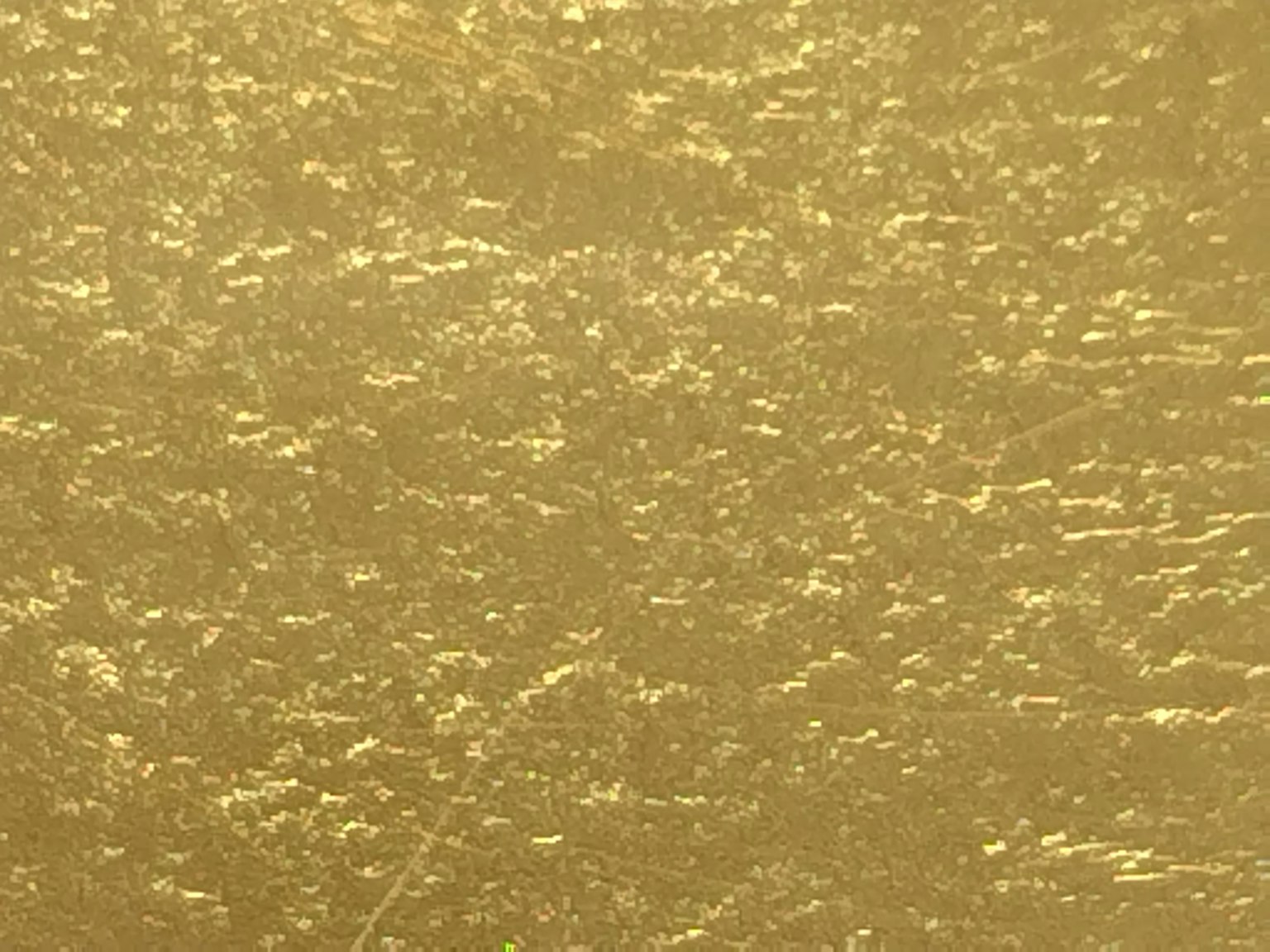 Superficie texturizada en color oro vibrante