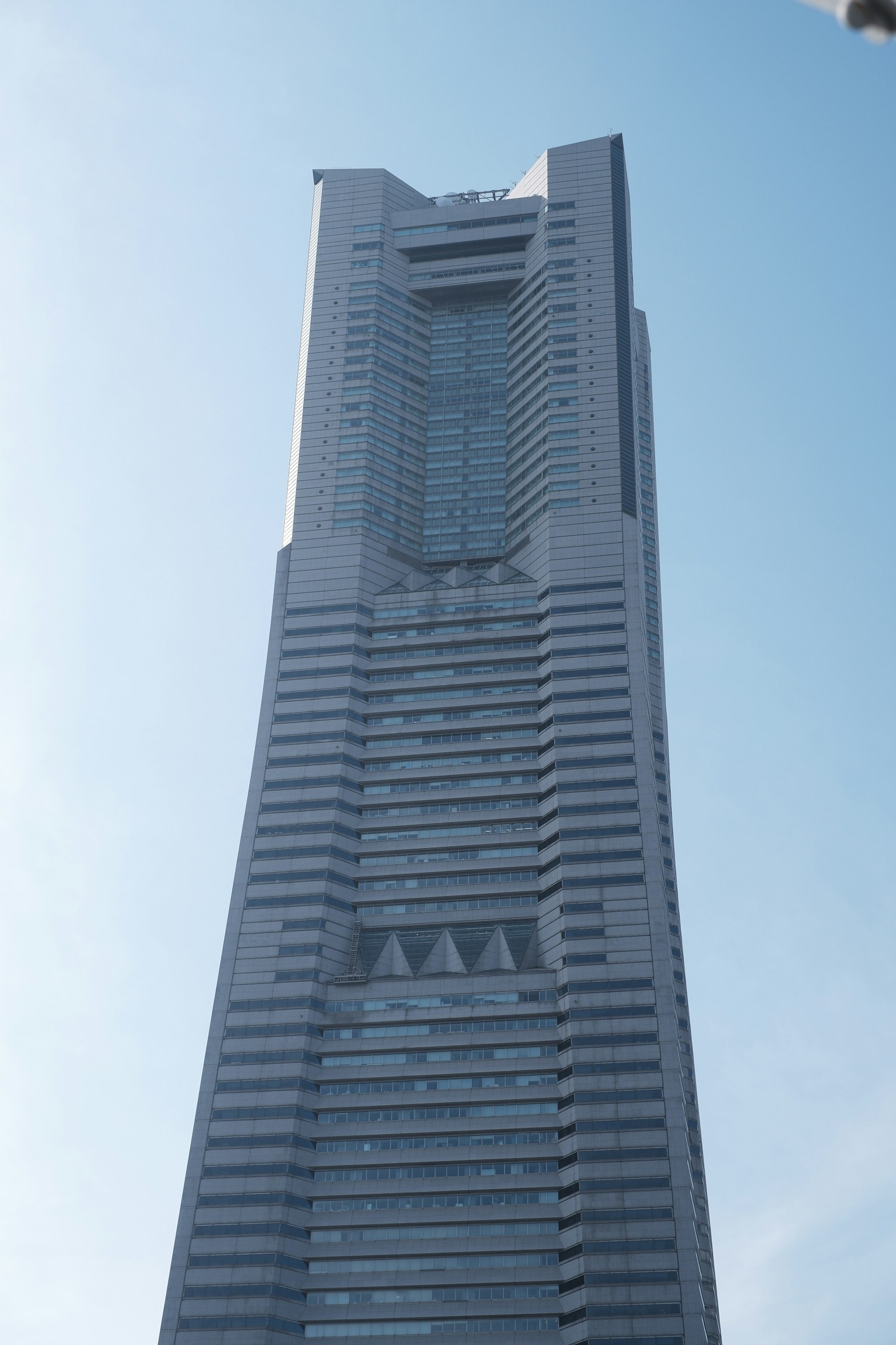 Una vista della parte superiore della Yokohama Landmark Tower