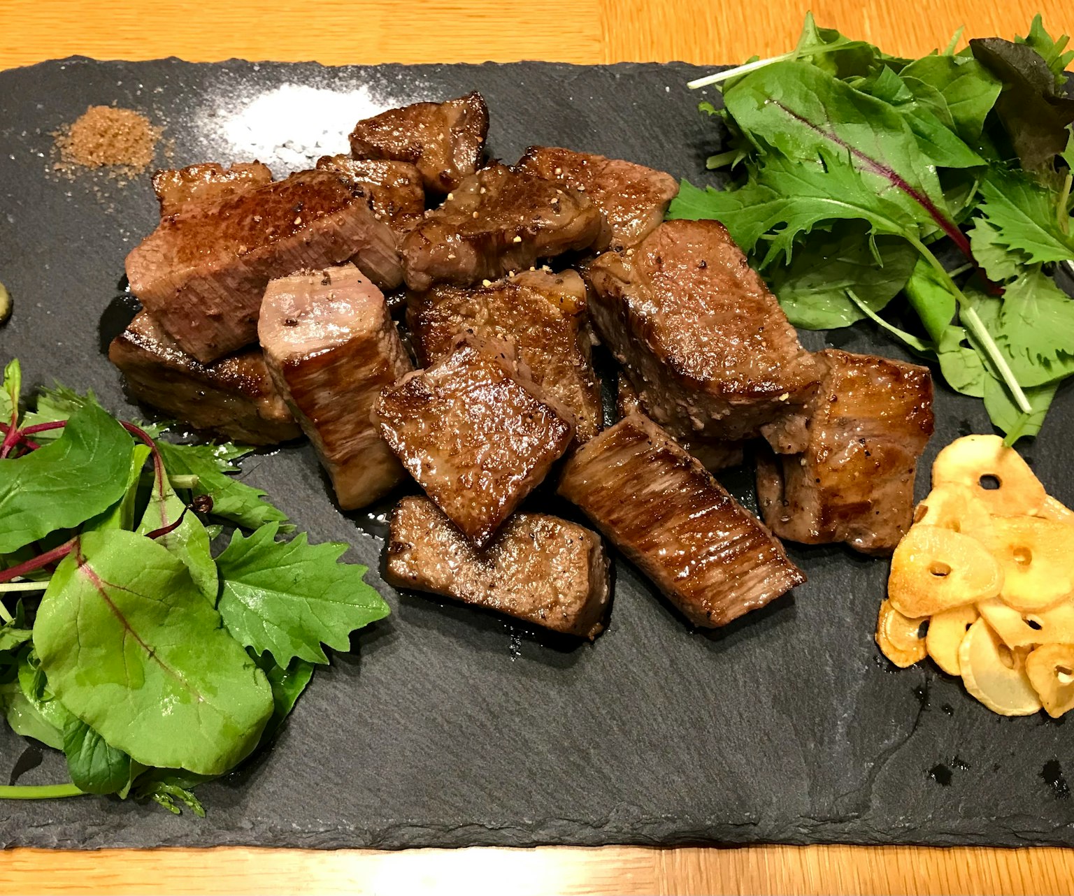Platter of grilled meat with fresh vegetables