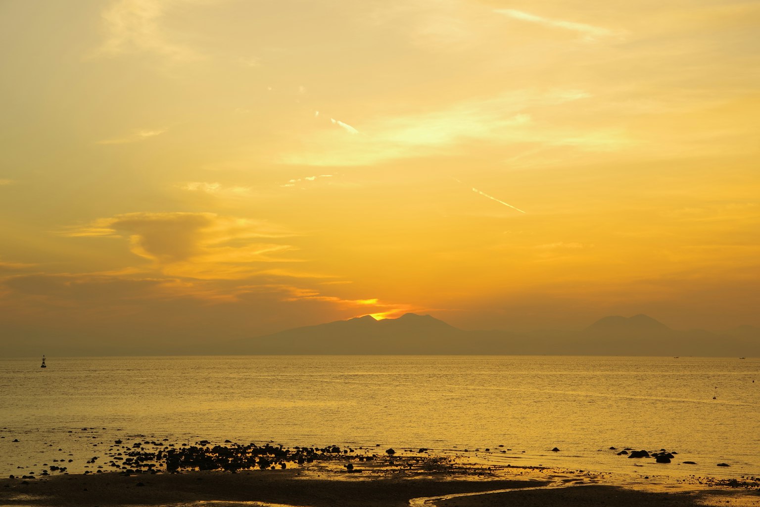 Beautiful sunset reflecting on the ocean